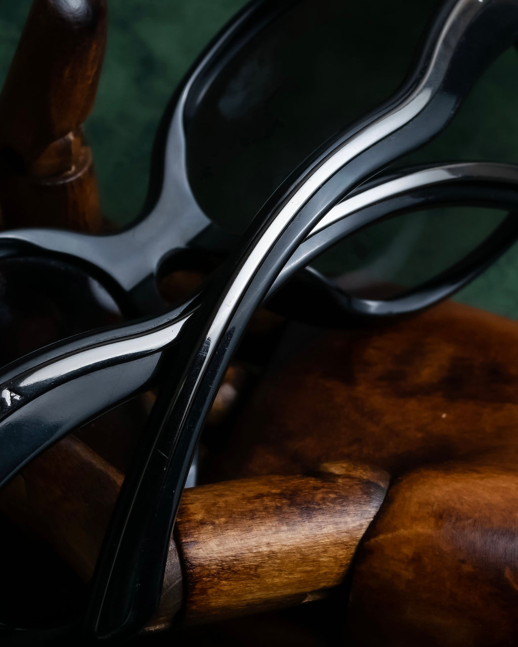 "PRADA" Logo engraved black round frame sunglasses