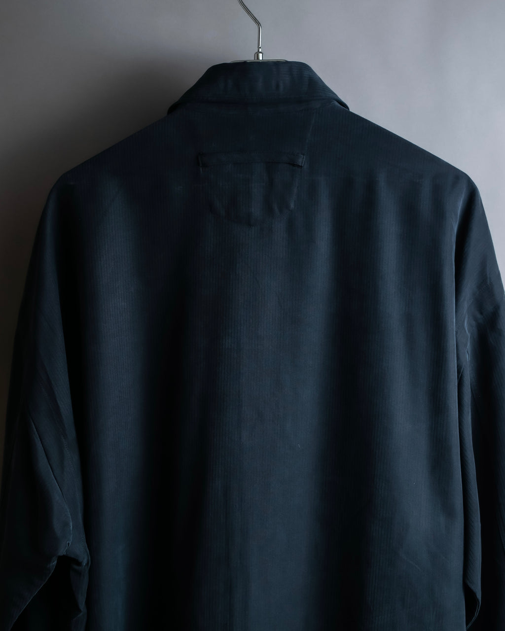 "SIGNUM" Vertical line relaxed fit black shirt