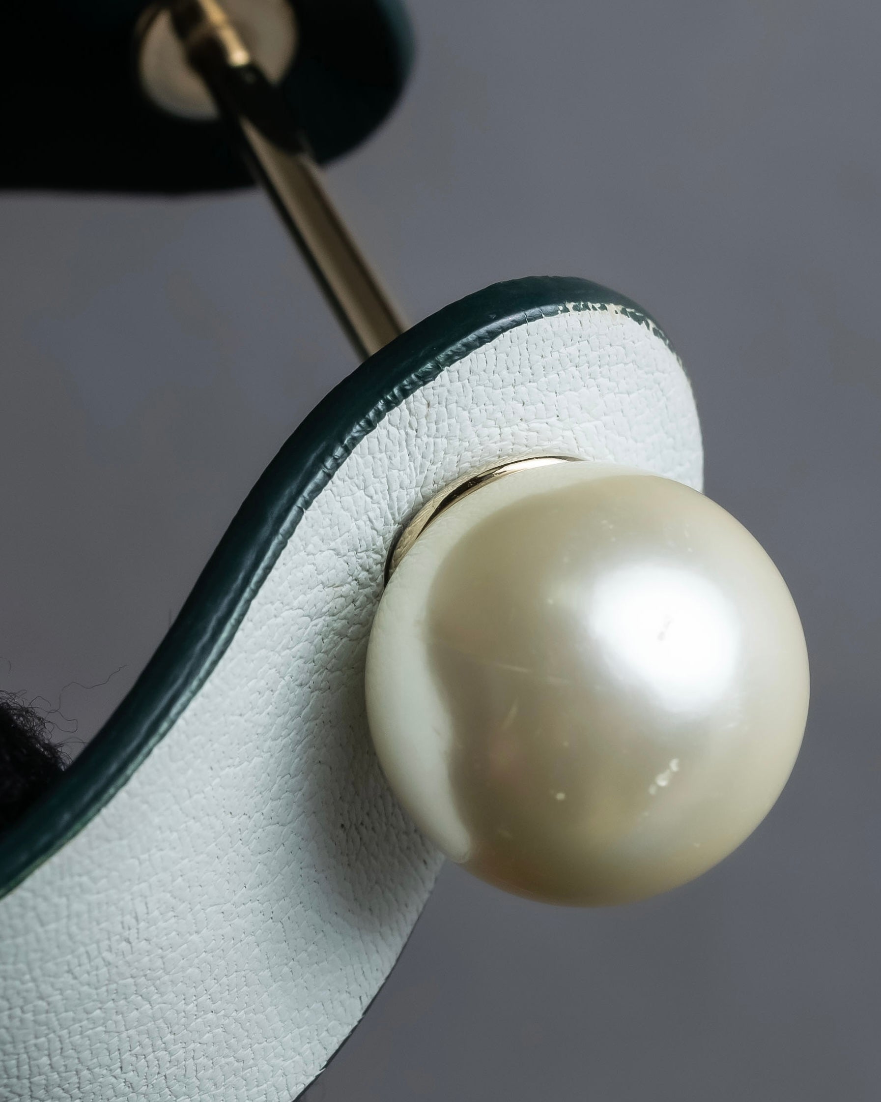 "Christian Dior" Pearl iconic design leather bracelet