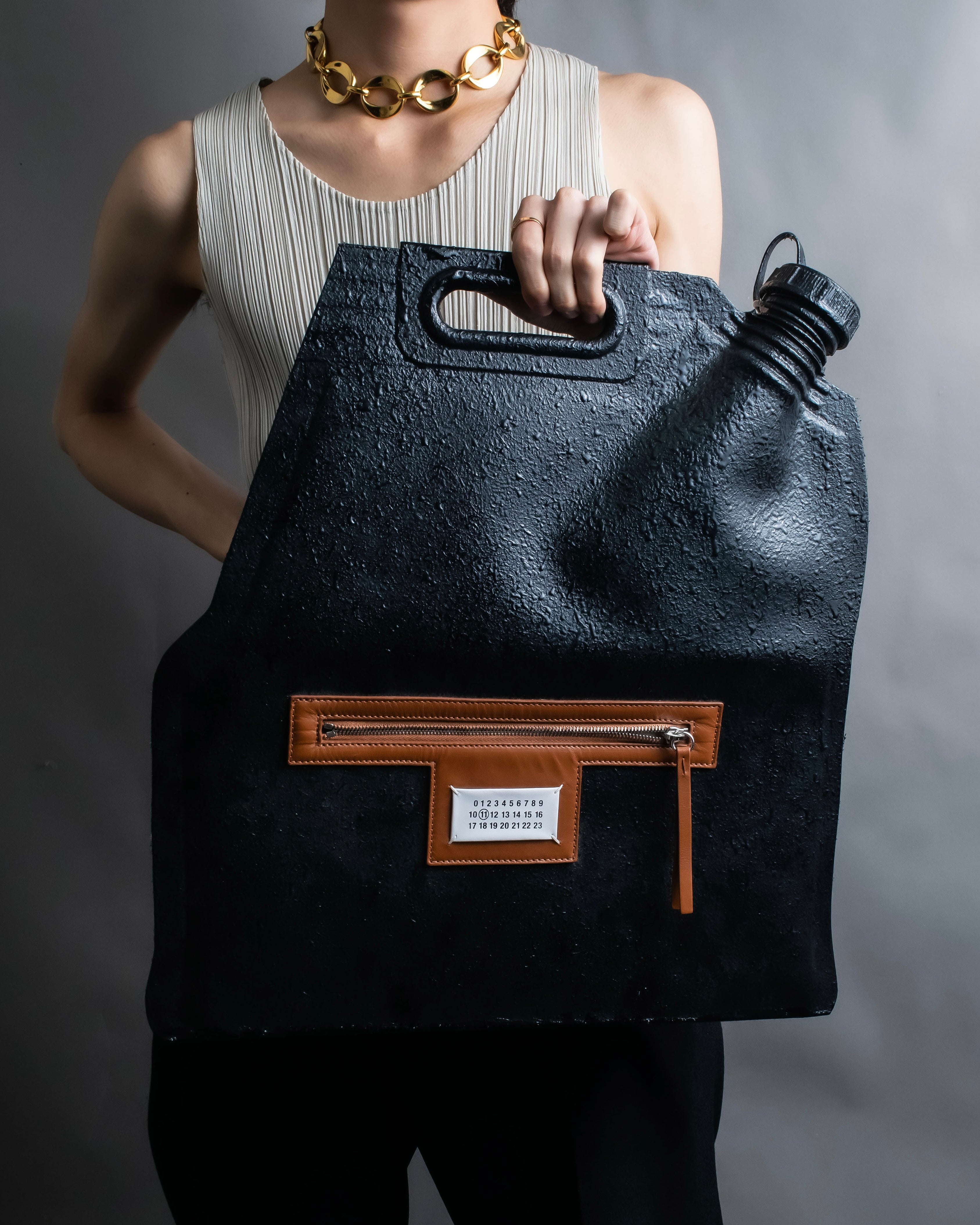 "MAISON MARGIELA 2022 SS " Bottle cap design leather tote bag