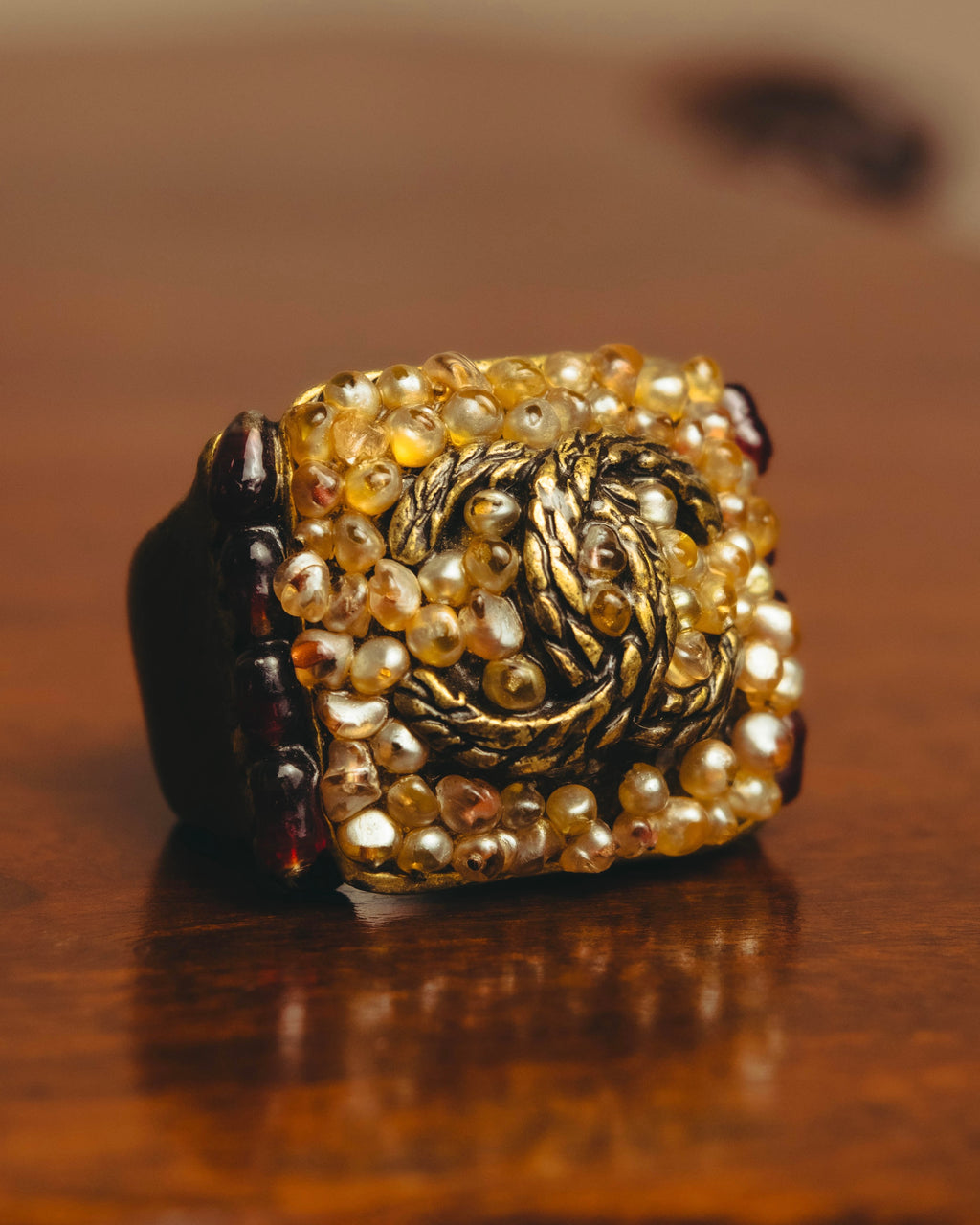 -SPECIAL- “CHANEL” 2000AW Glass pearl embellished CC statement ring
