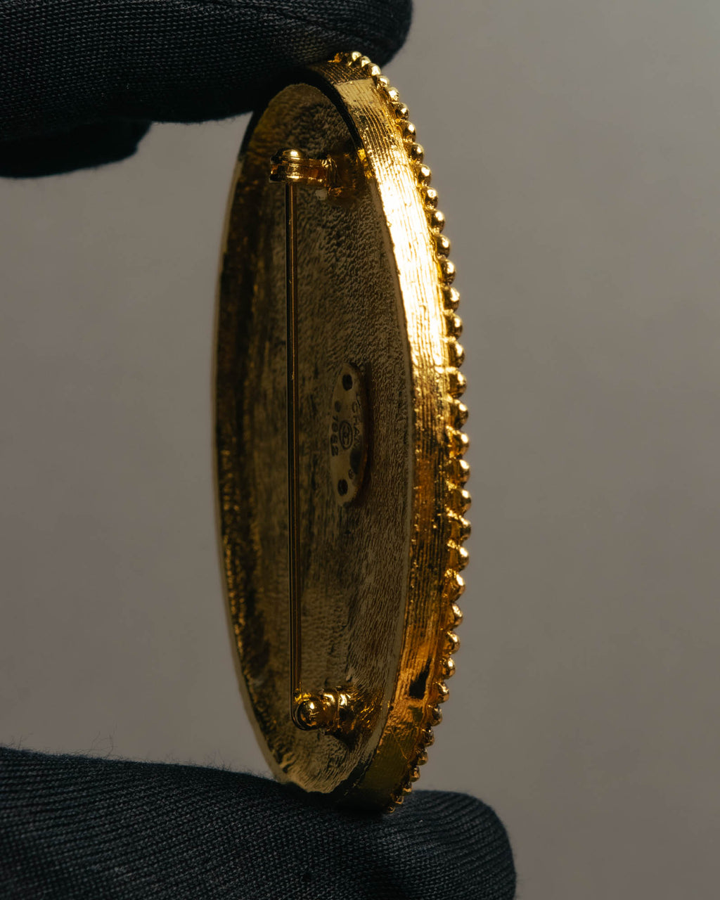 -SPECIAL- “CHANEL” 1982Years red cabochon oval brooch