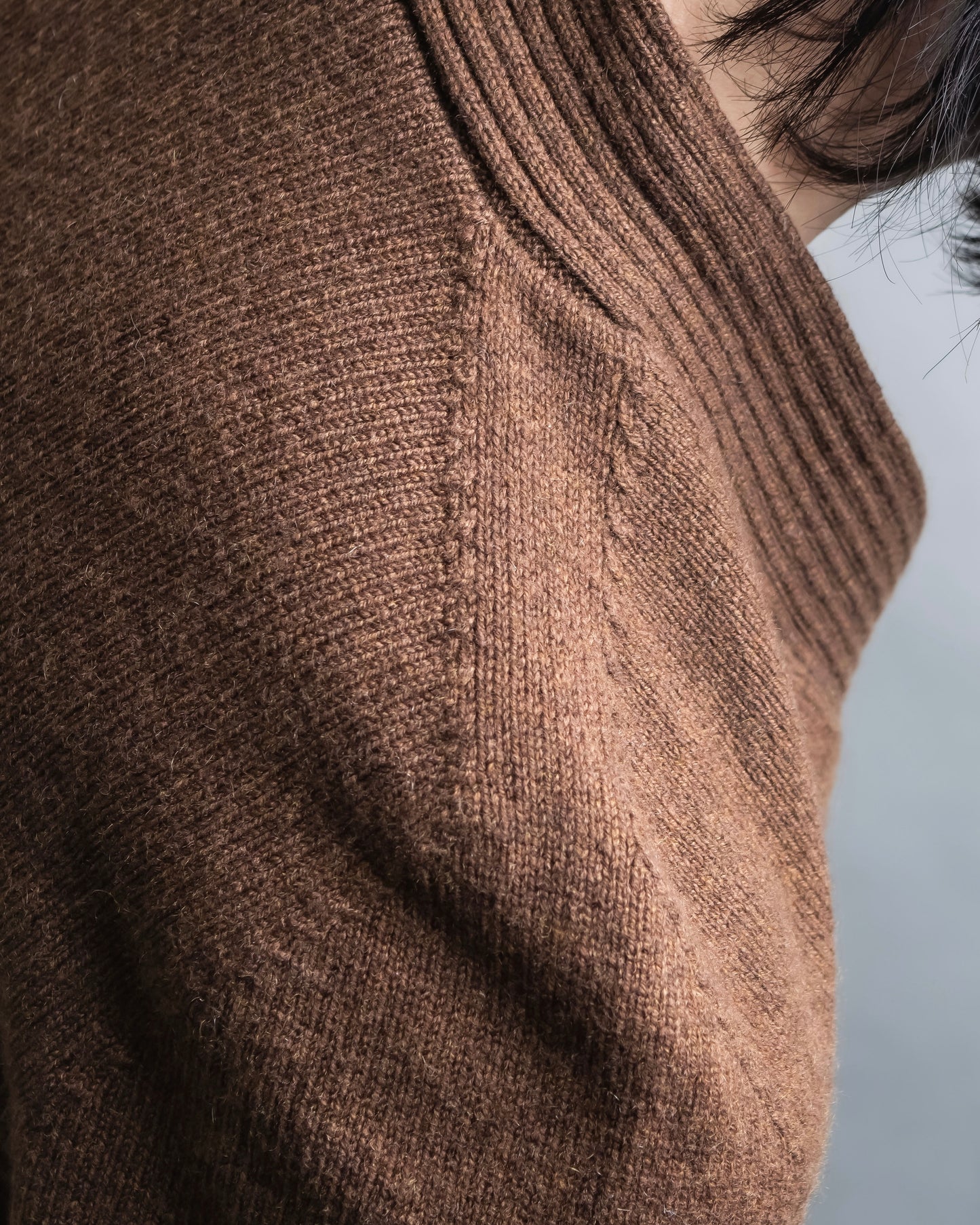 "HERMES" 100% cashmere V-neck design knit