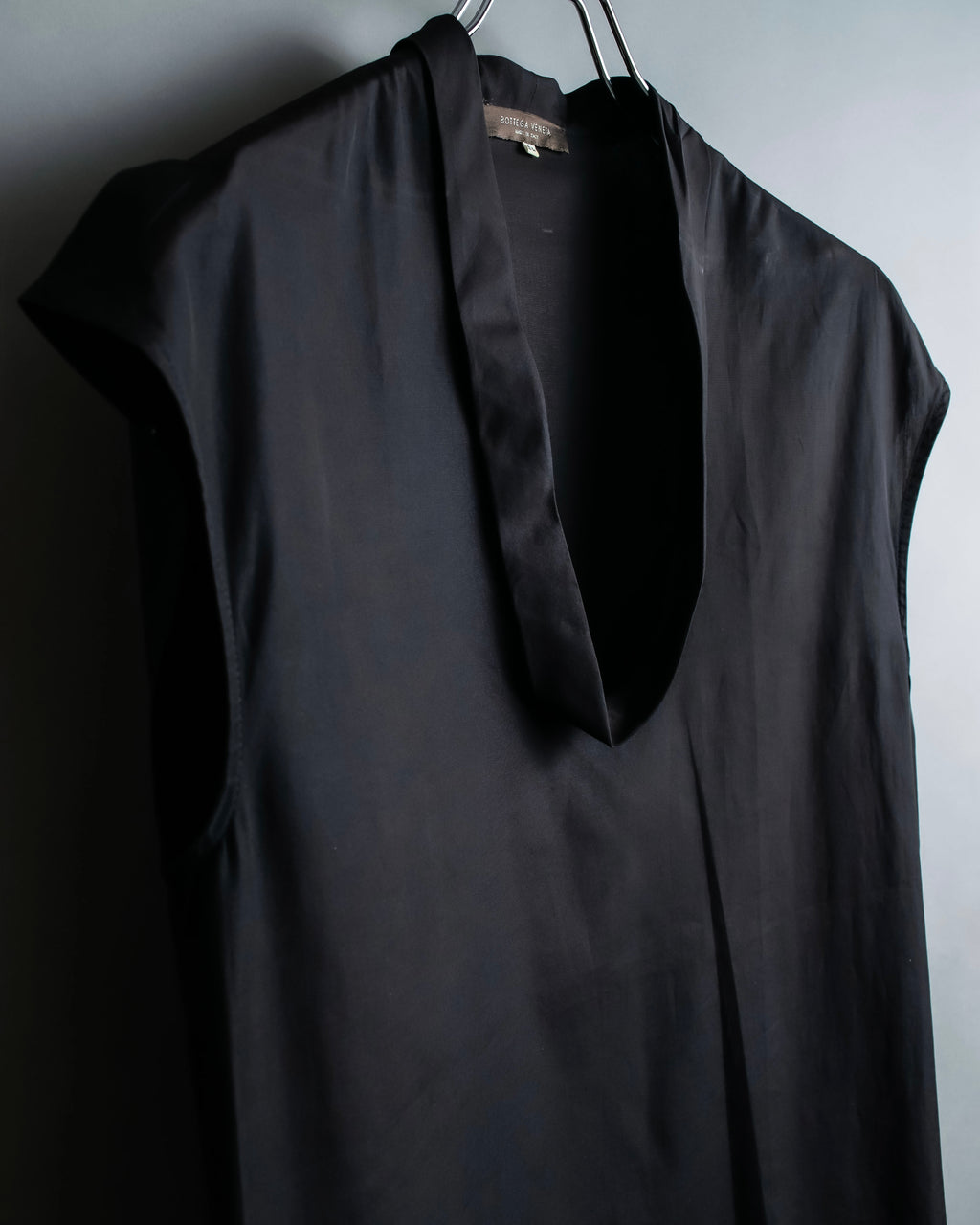 “BOTTEGA VENETA”  V neck designed no sleeve top