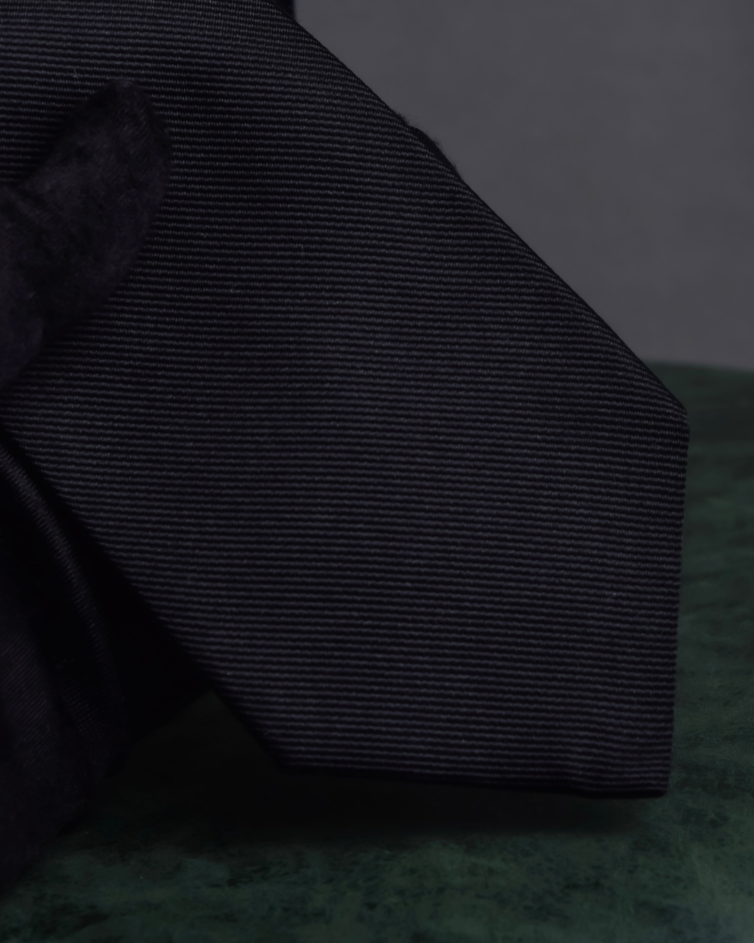 "GUCCI" Michele period tiger embroidery silk necktie