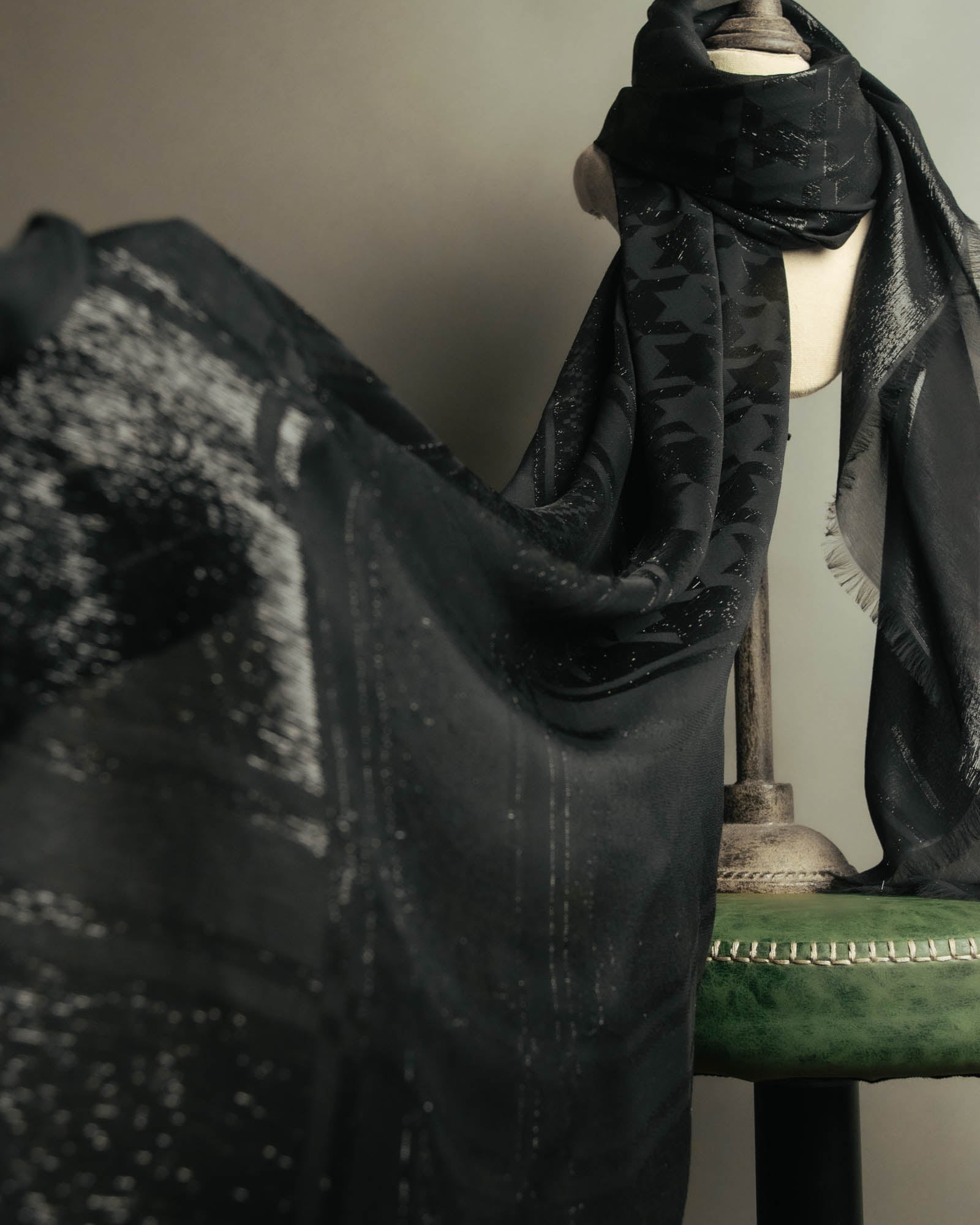 -SPECIAL- “GUCCI” 2013’s-2016’s Metallic jacquard silk stole