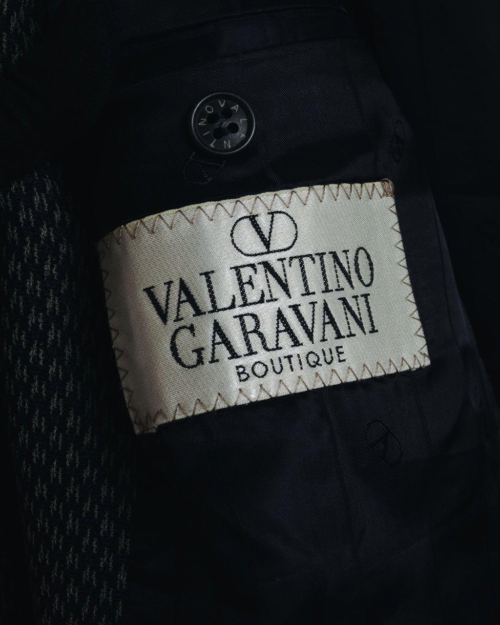 "VALENTINO GARAVANI BOUTIQUE"
Late 80’s - Early 90’s soft-structured birdseye wool tailored jacket