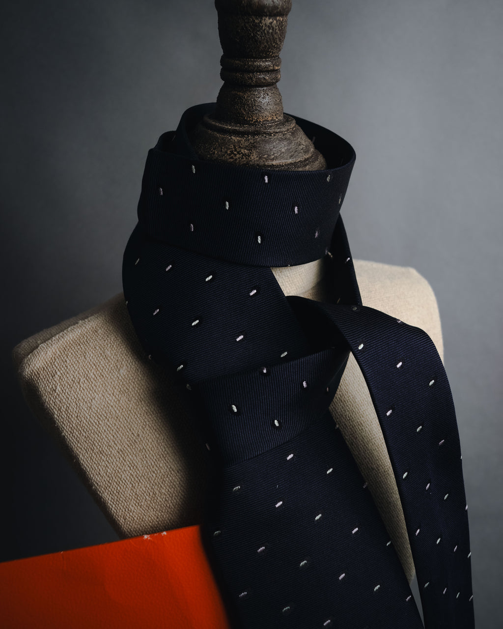 "HERMES" 90’s-00’s Midnight jacquard dot silk tie