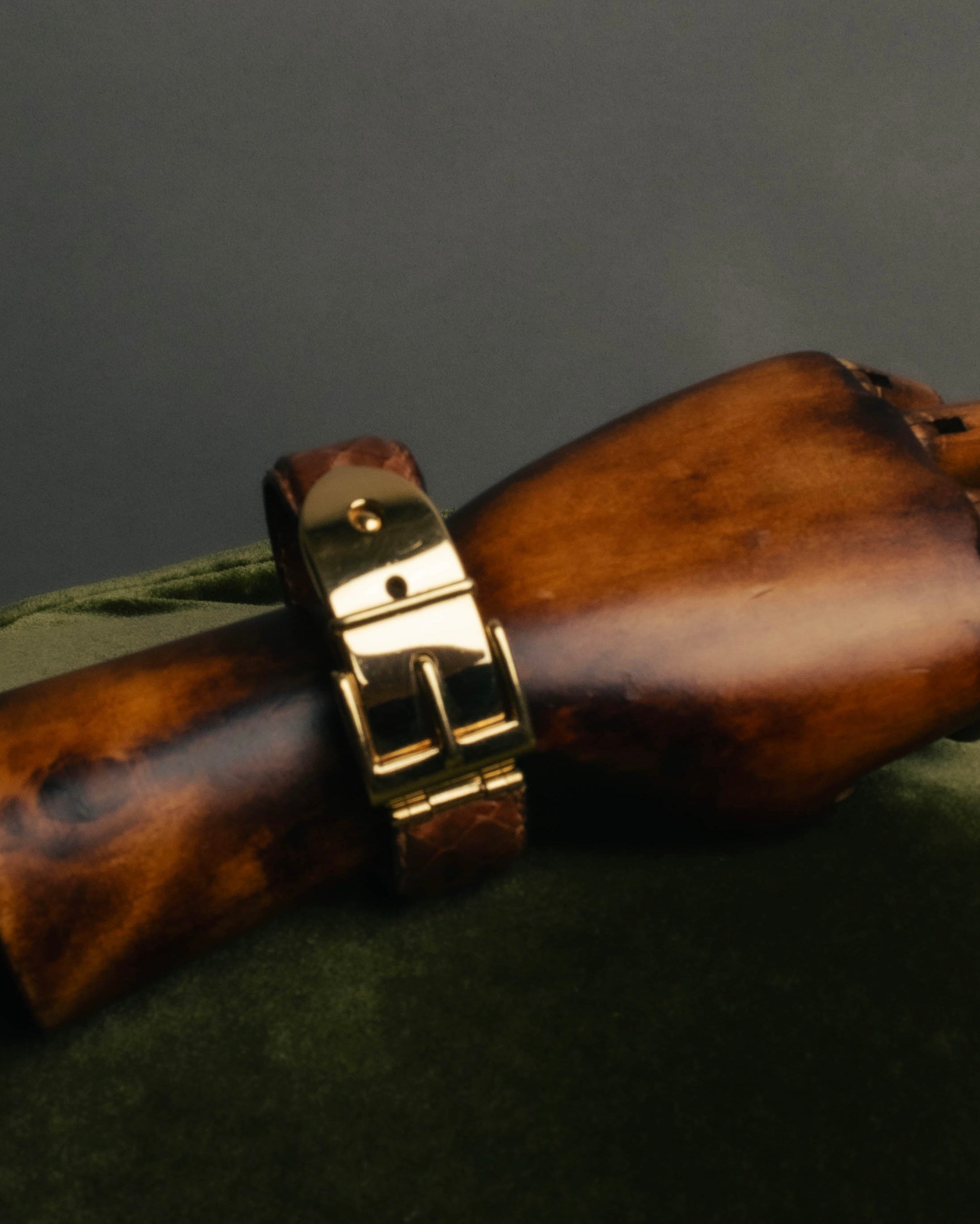 "GUCCI" 90's-00's Embossed leather buckle bangle