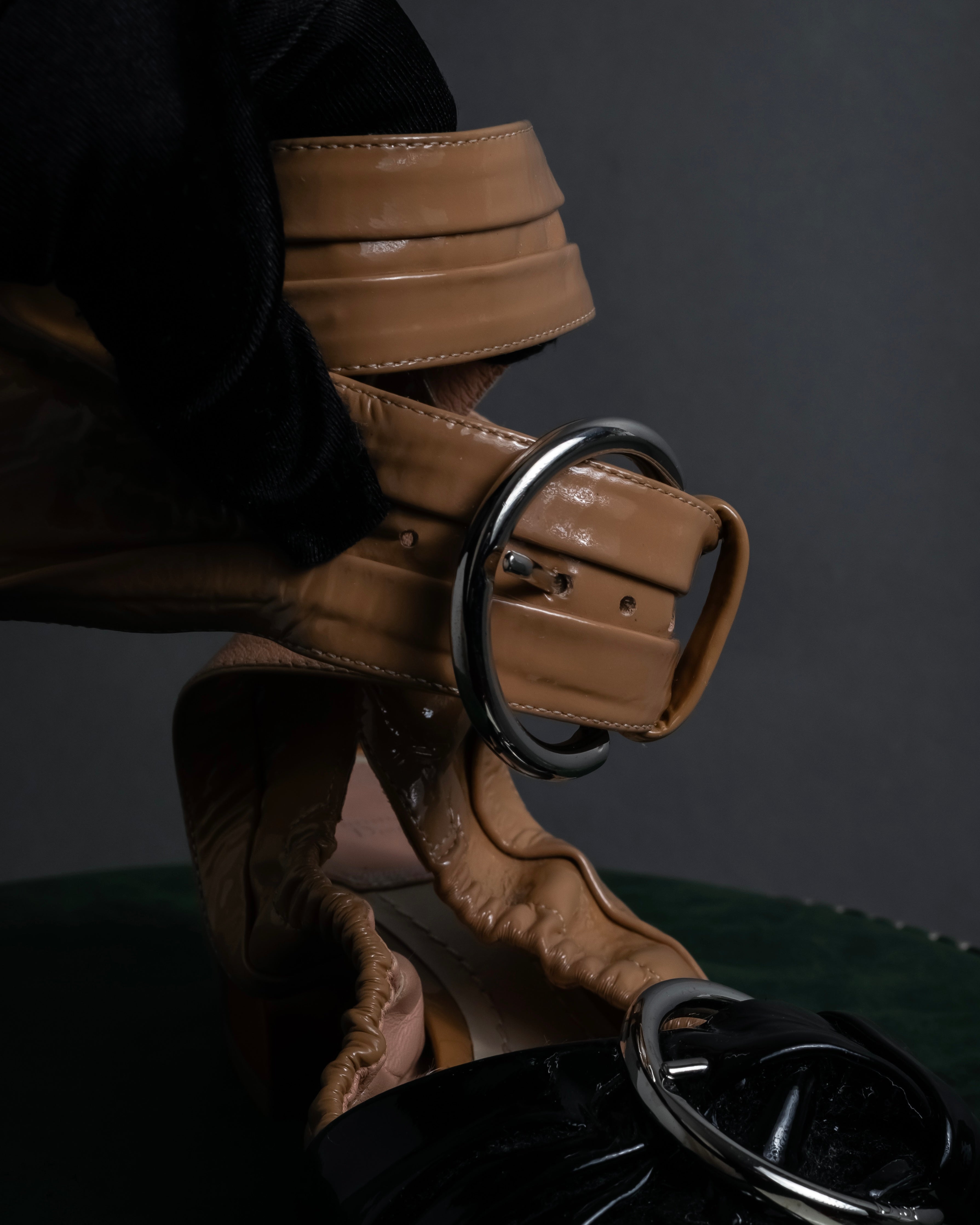 "Dior" Cutting design patent leather pointed toe pumps