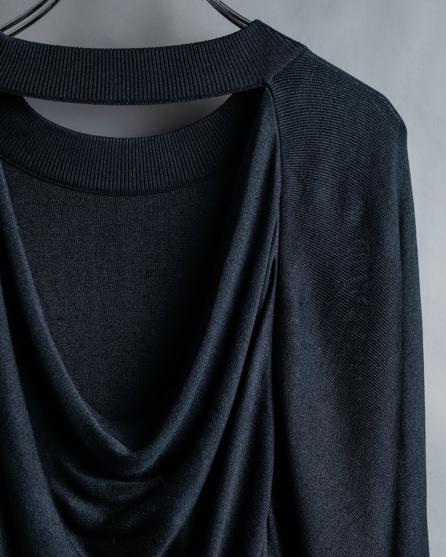 "ISSEY MIYAKE" Open back design pullover and easy pants 
silk fabric set up