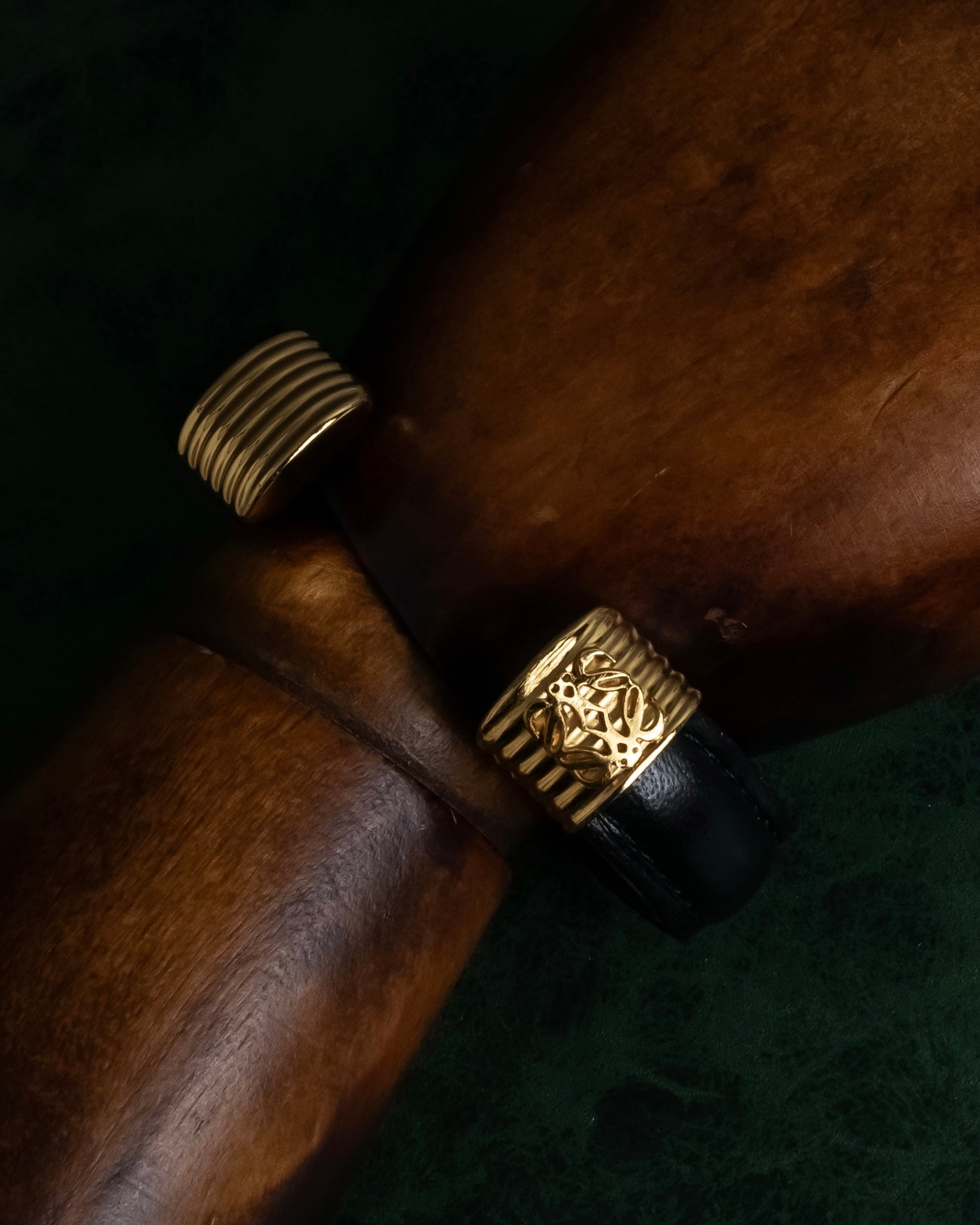 "LOEWE" Anagram logo engraved leather bangle