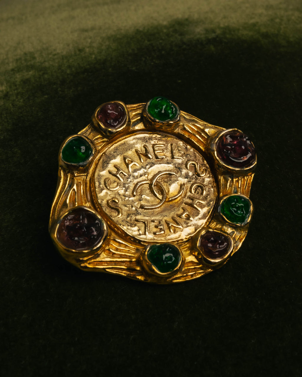 -SPECIAL- “CHANEL” 80’s-90’s Gripoix style cabochon logo brooch