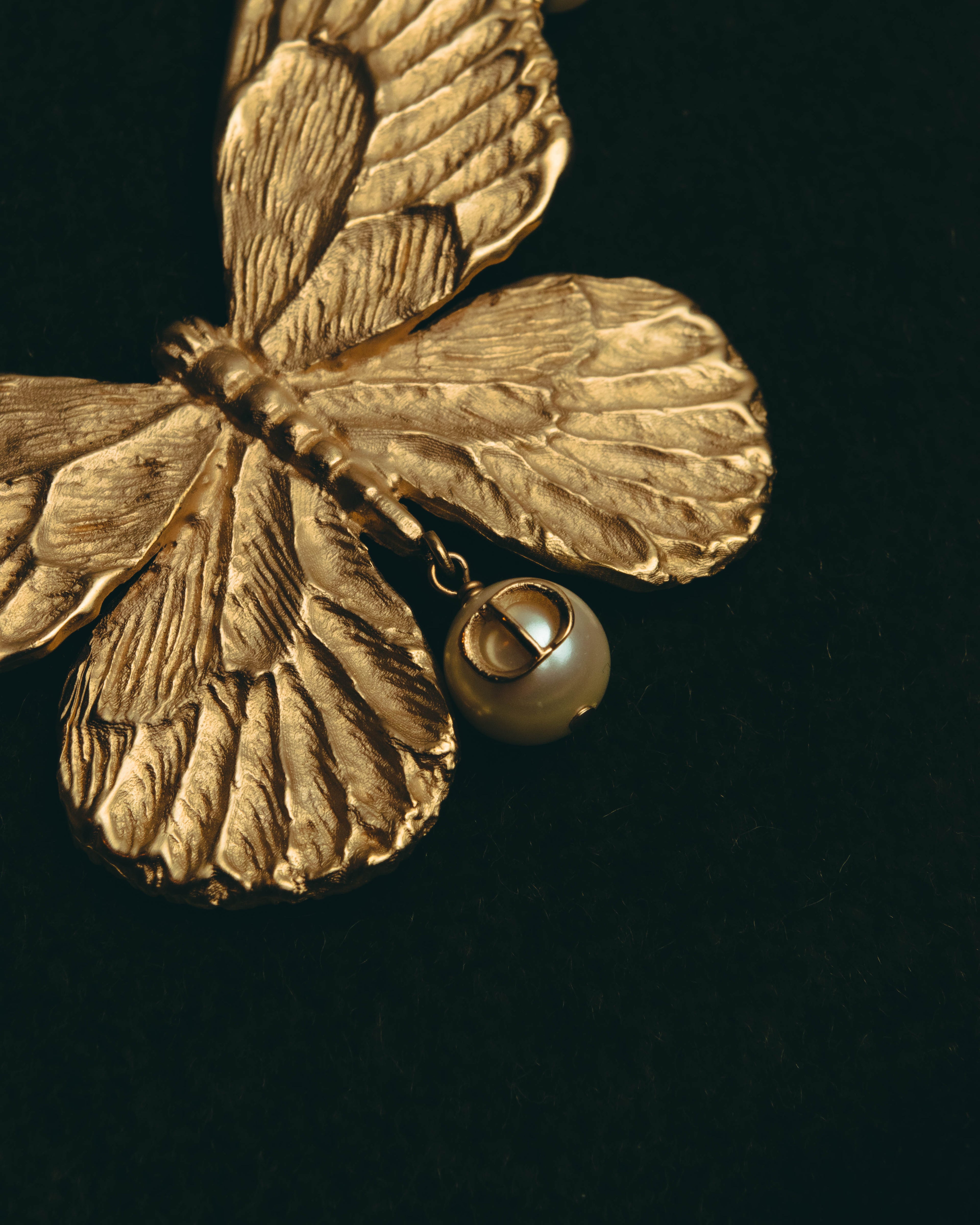 -SPECIAL- “Dior” 2023-24’s Sculpted butterfly pearl long necklace
