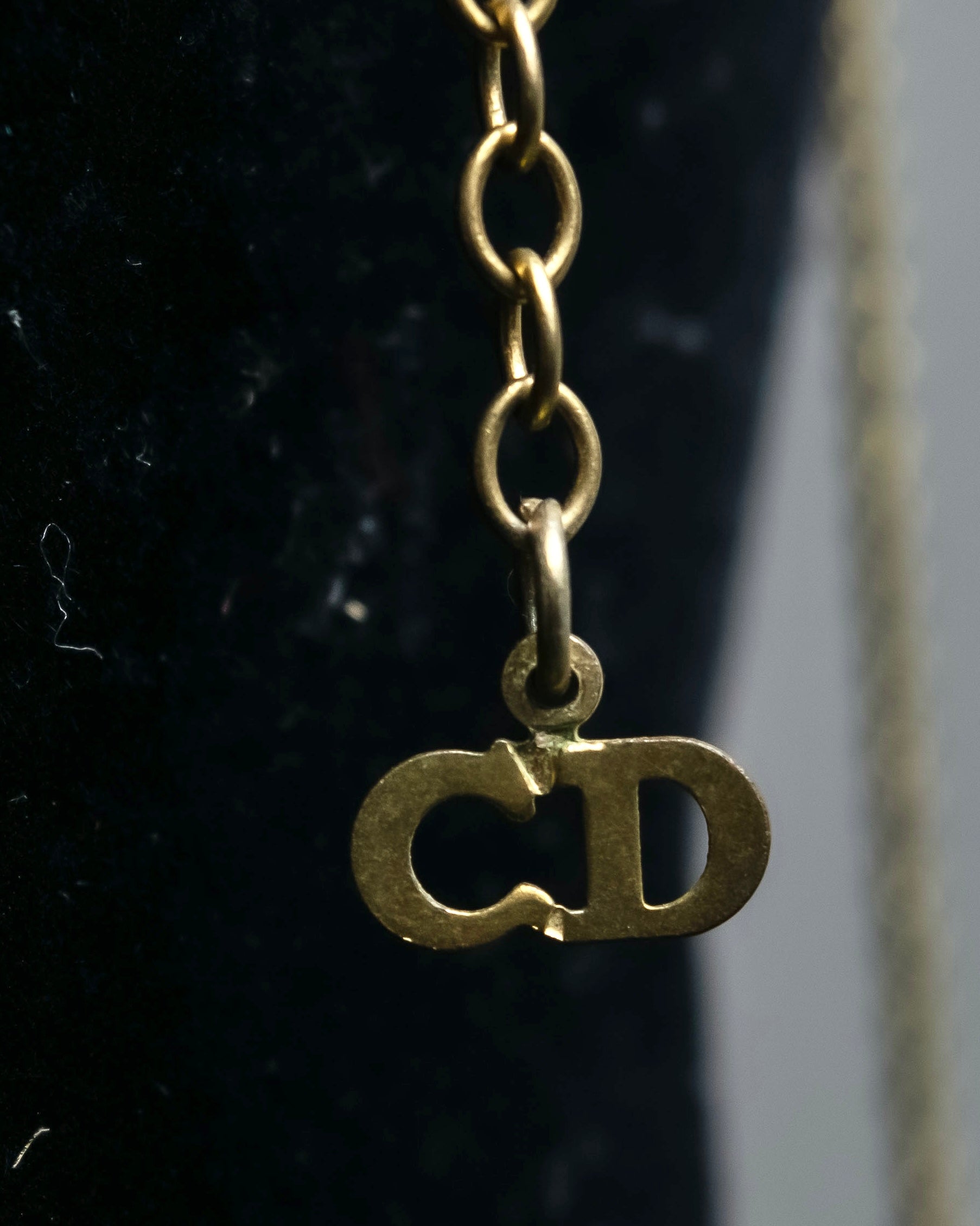 "Christian Dior" Logo engraved oval top motif gold necklace