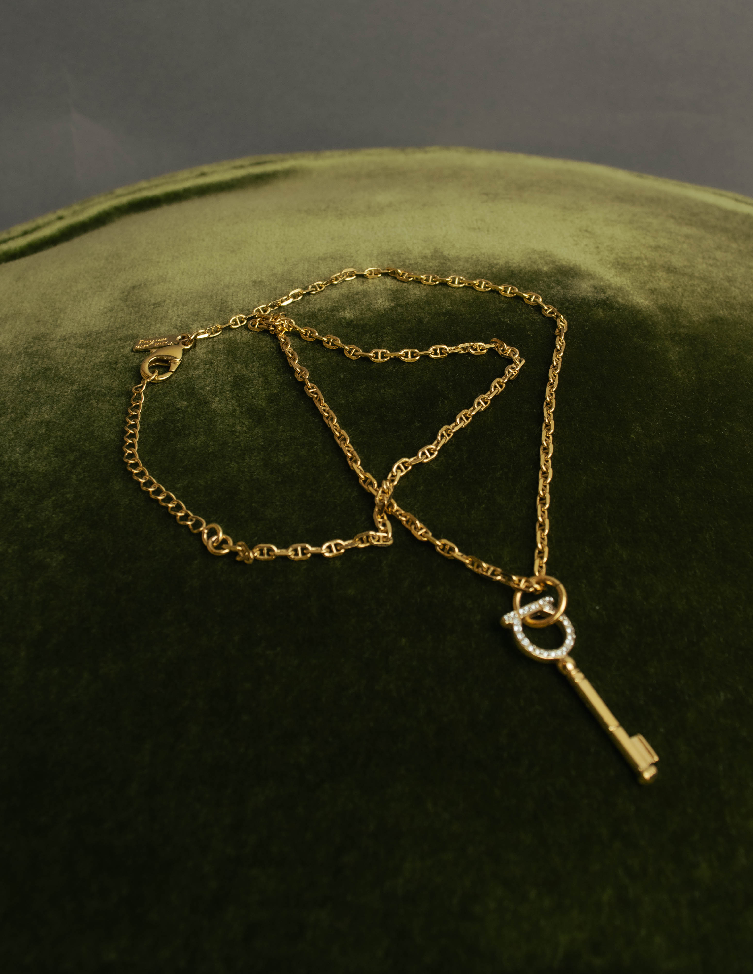 "Salvatore Ferragamo" 00's-20's Gancini key pendant necklace