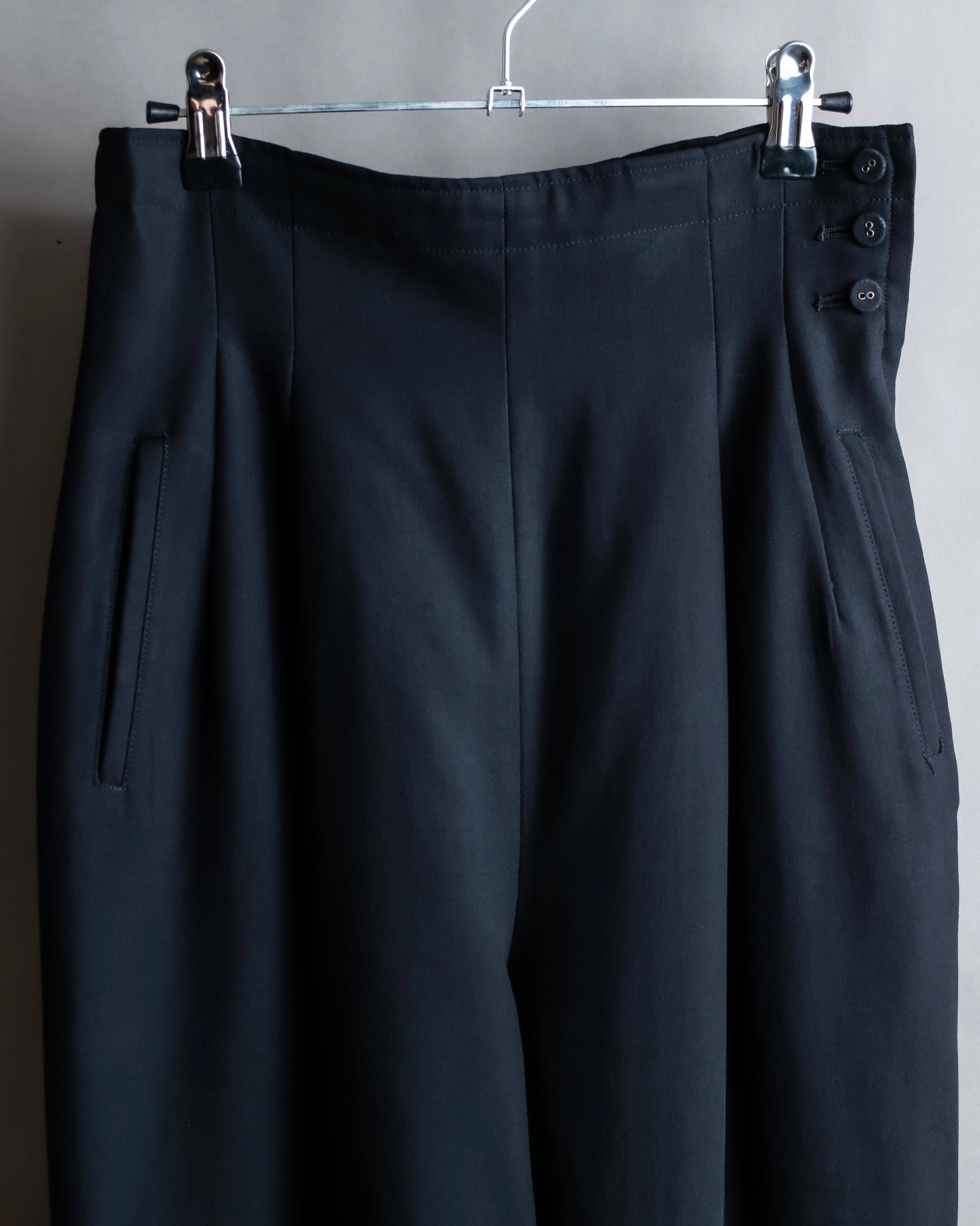 "TOKUKO 1er VOL" Side button fastener design high waist tapered slacks