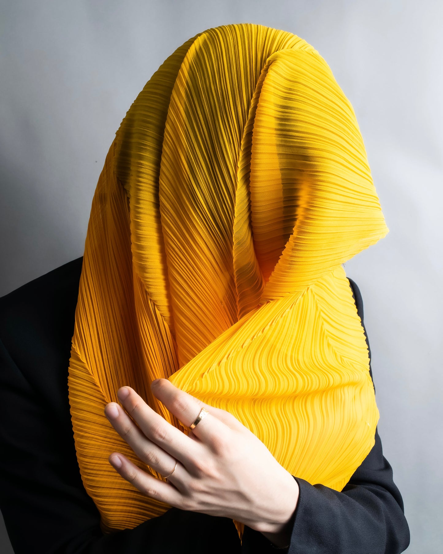 "PLEATS PLEASE ISSEY MIYAKE" Yellow orange color pleated stole