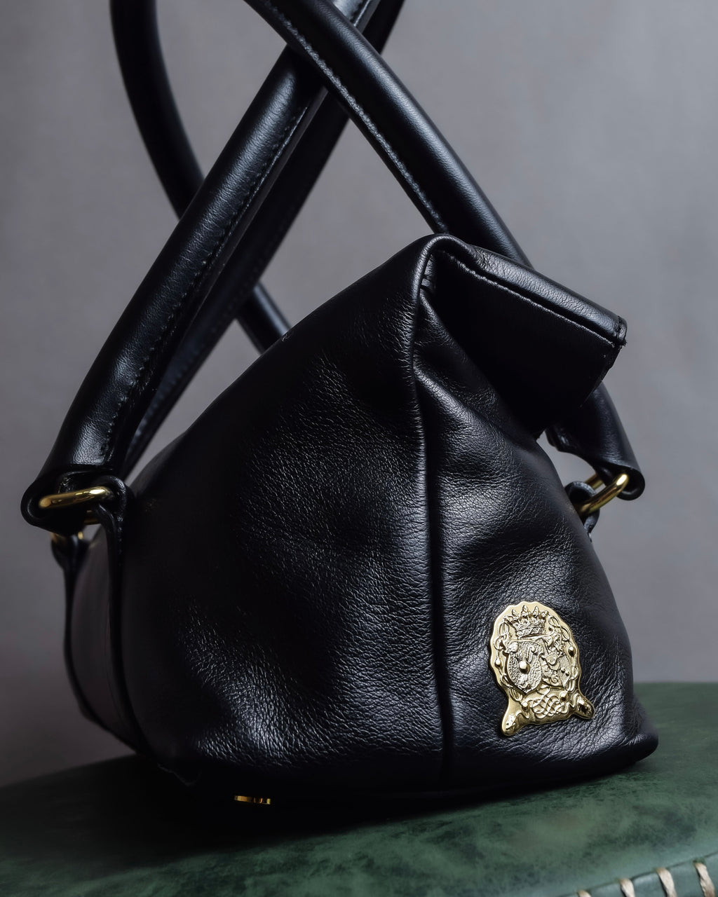 "ADMJ" Gold clasp grain leather shoulder bag