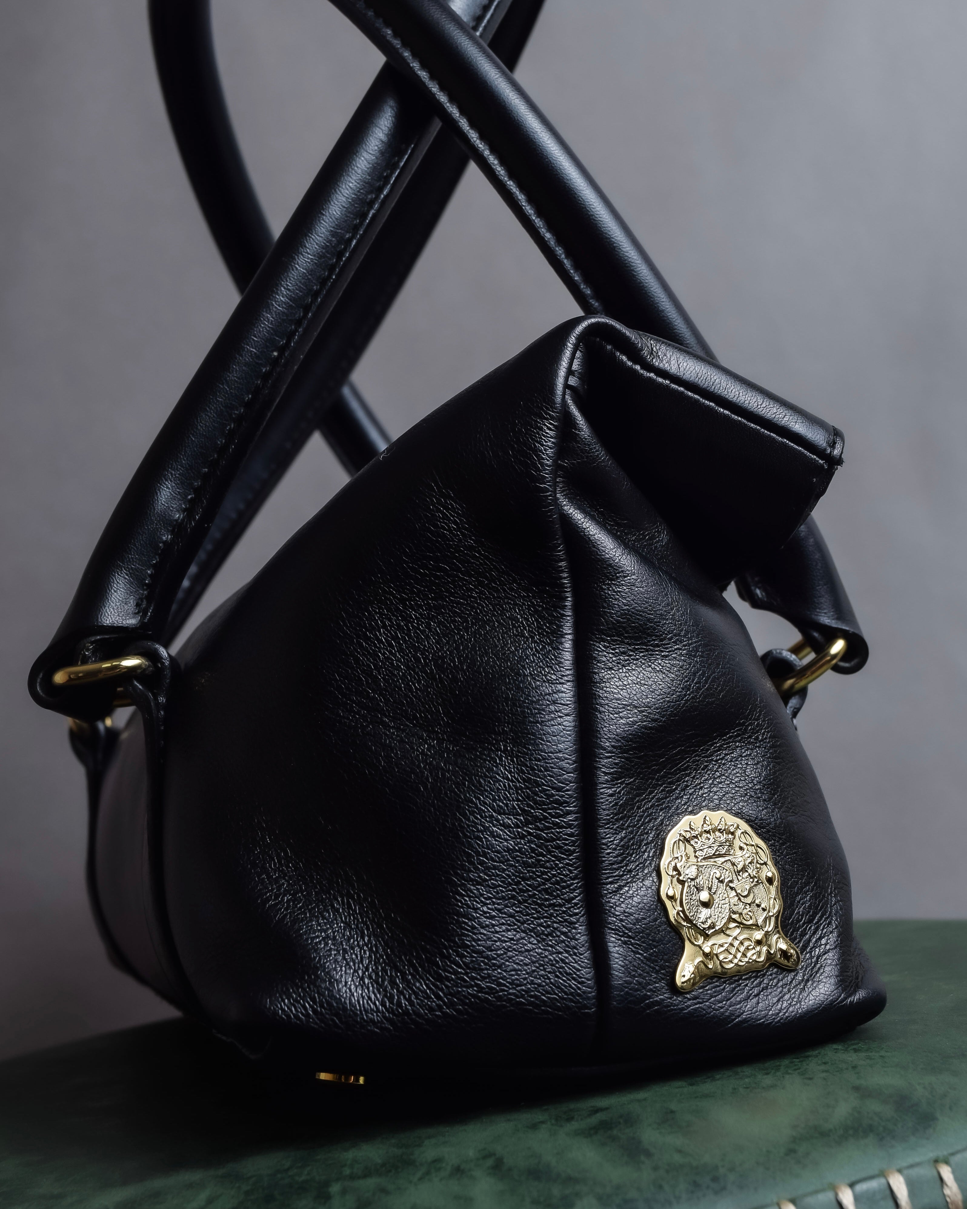 "ADMJ" Gold clasp grain leather shoulder bag