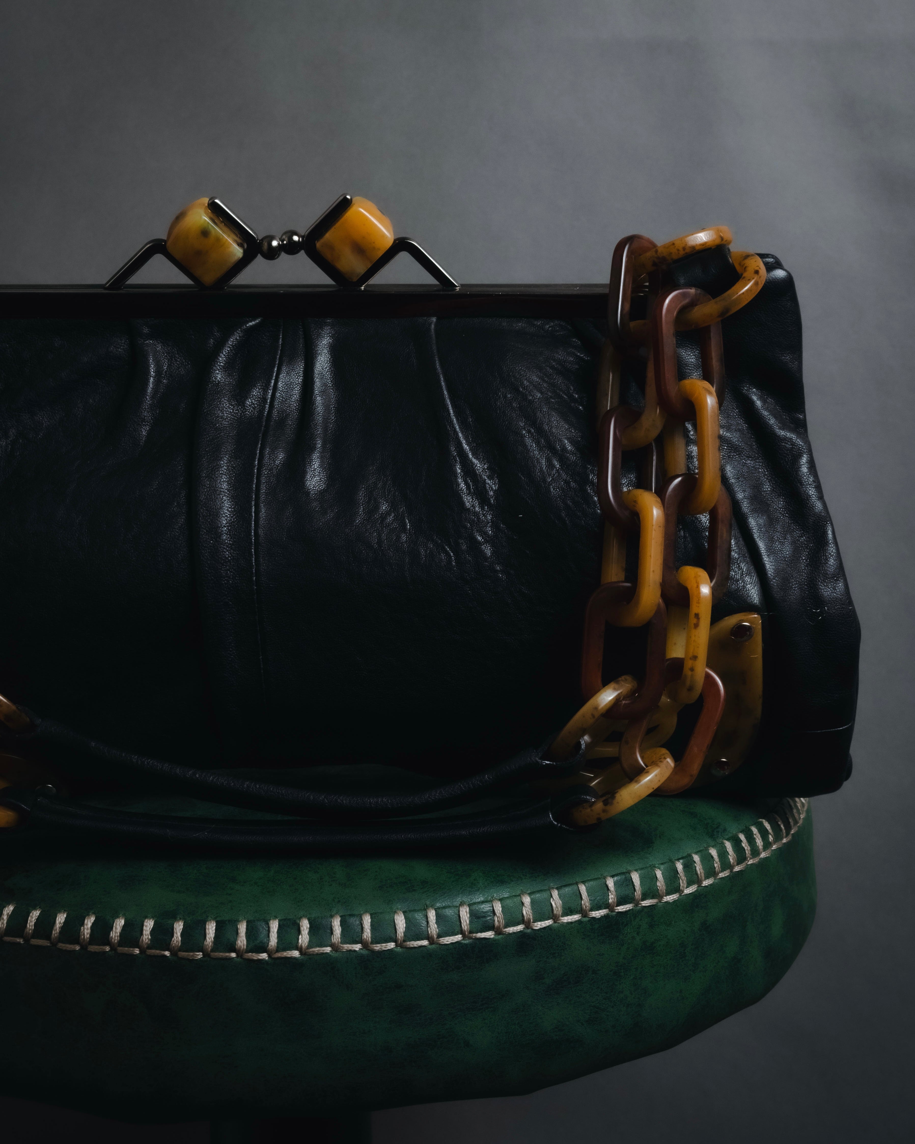 –SPECIAL– "MIU MIU"
Early 2000s bakelite effect chain frame bag