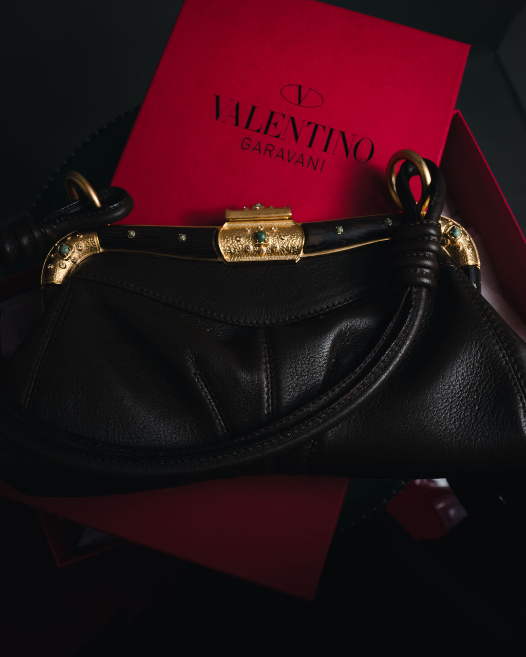 –SPECIAL– "VALENTINO GARAVANI"
00’s Jeweled frame leather bag
