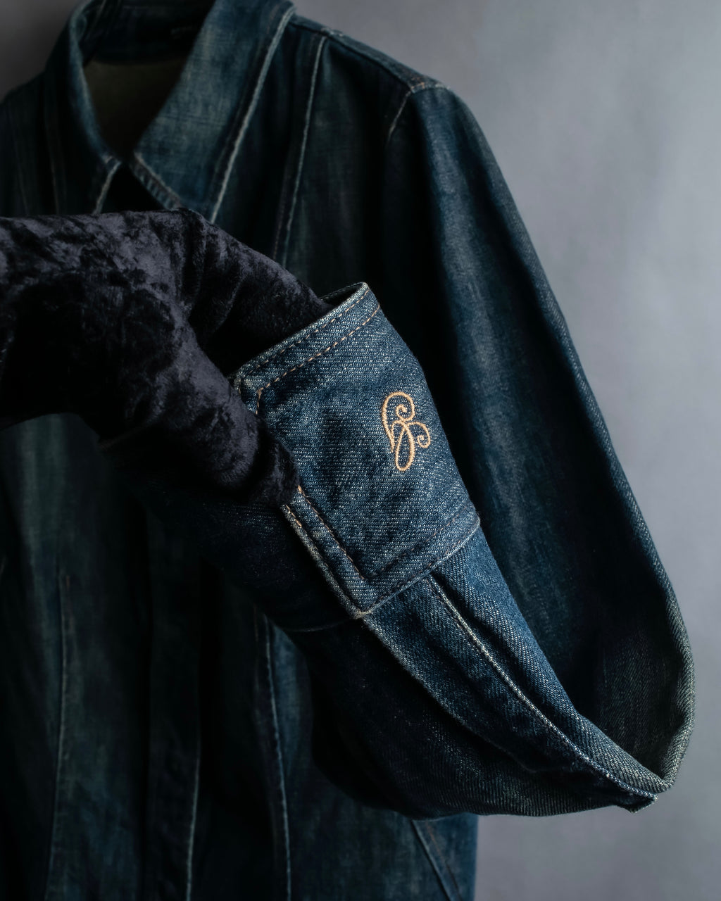 "GUCCI" Vintage faded shaped denim jacket