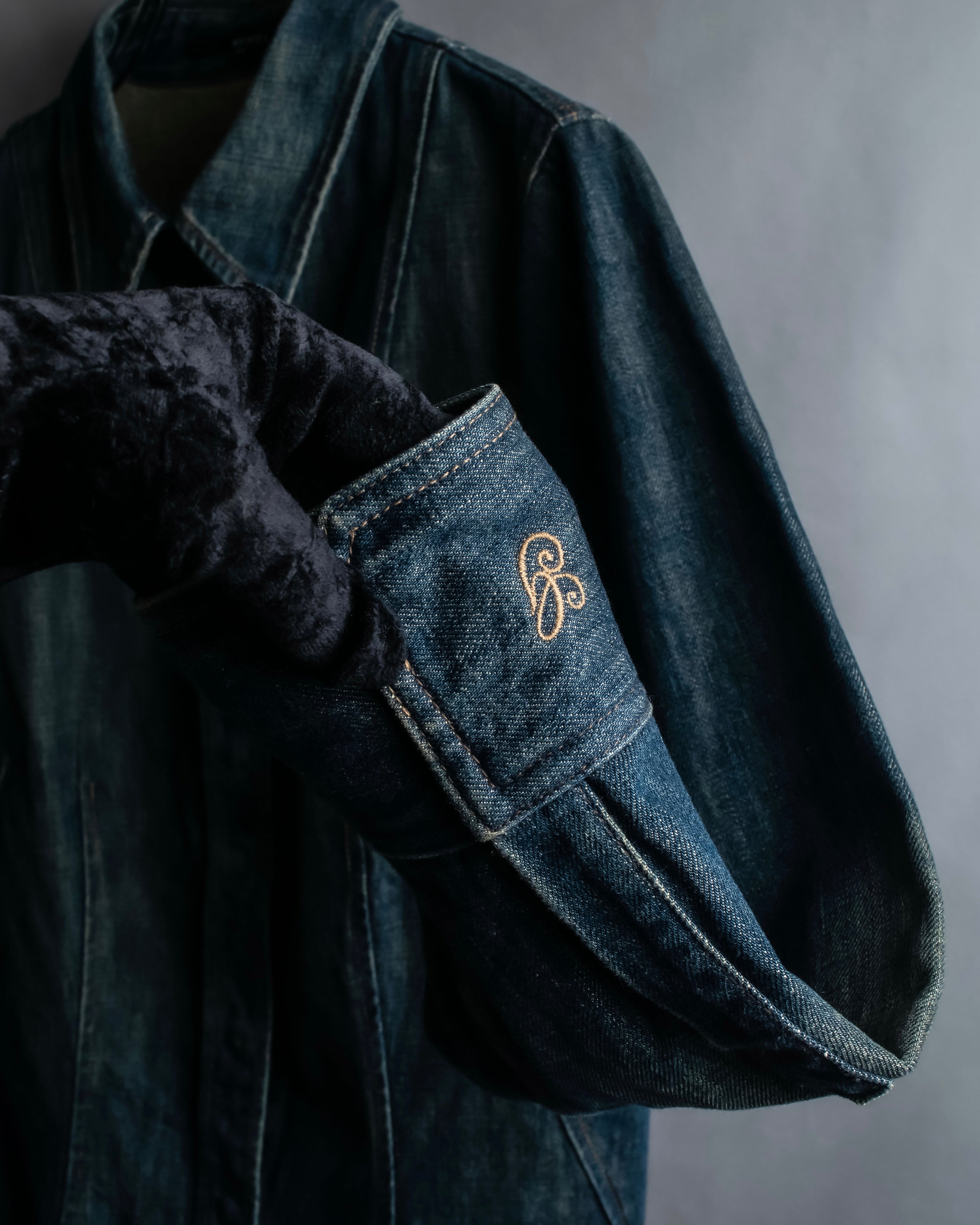 "GUCCI" Vintage faded shaped denim jacket