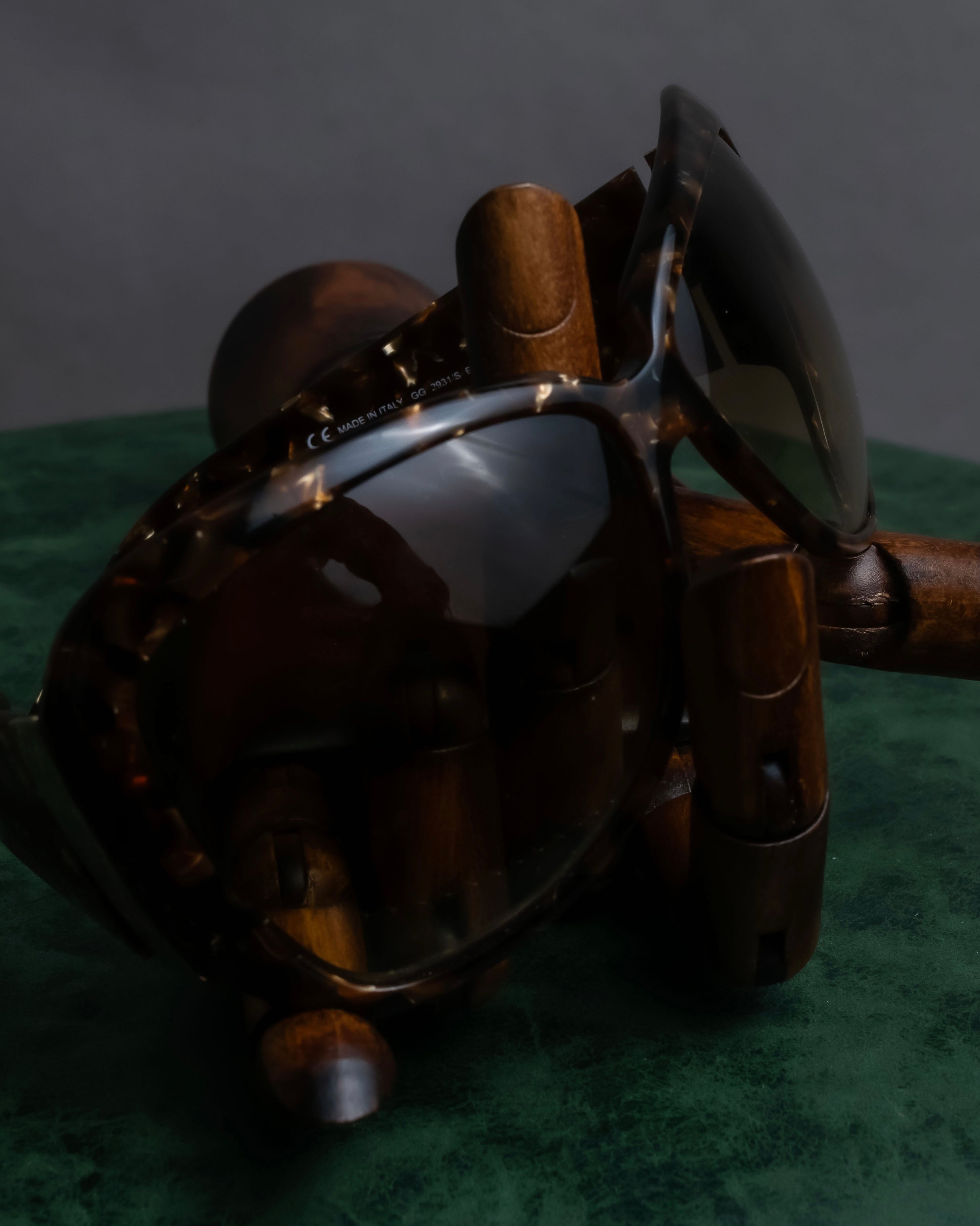 "GUCCI" Tortoiseshell butterfly frame sunglasses