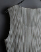 "PLEATS PLEASE ISSEY MIYAKE" Off-white tank top