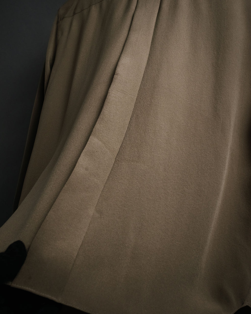 “HERMES” 2018-2024 Minimal band collar silk shirt