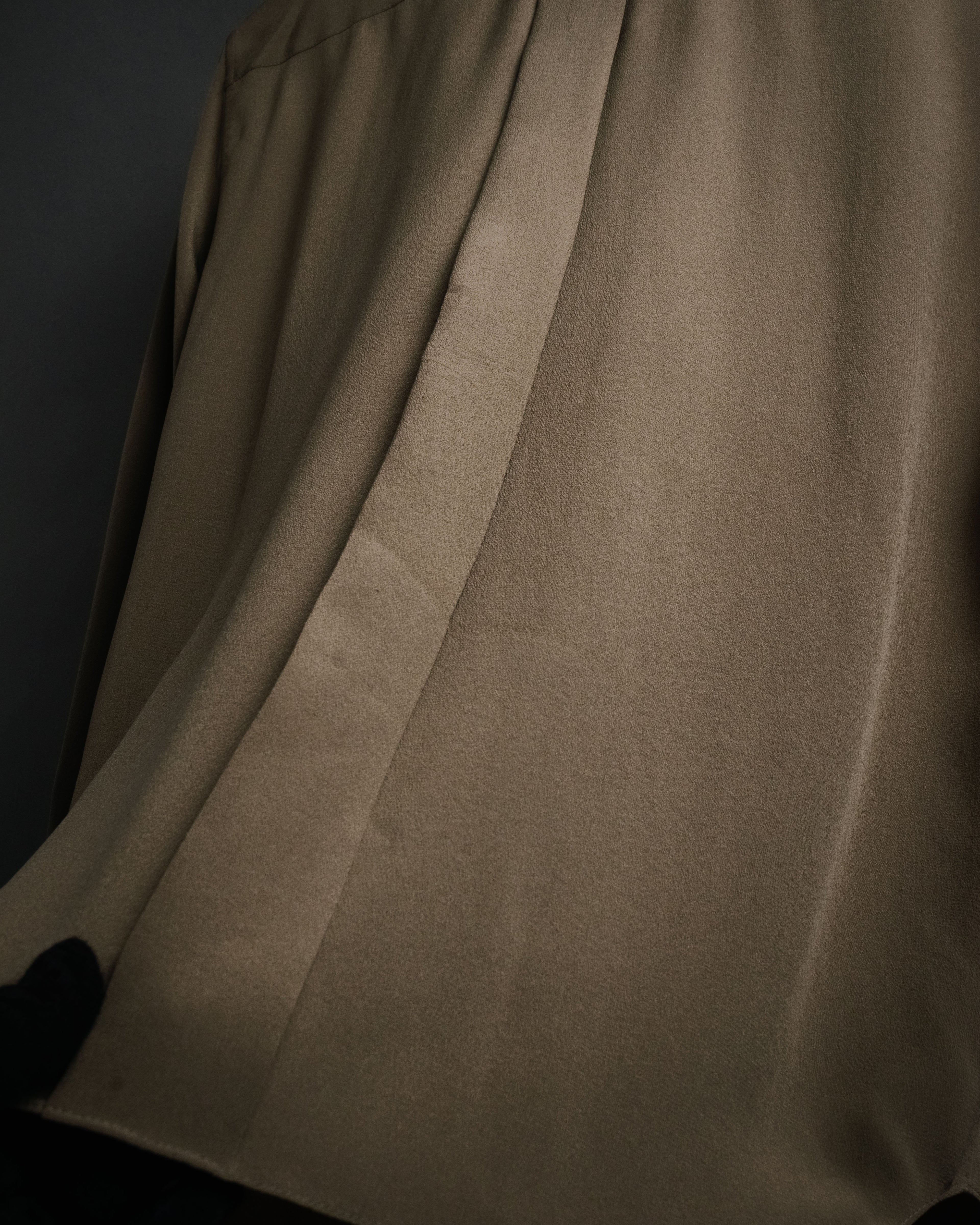 “HERMES” 2018-2024 Minimal band collar silk shirt