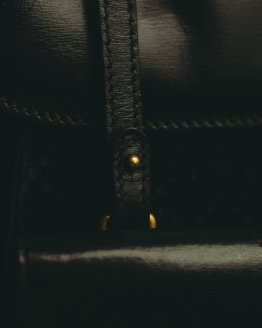 -SPECIAL- “GUCCI” 2012-2016 crossover-era crest studded doctor bag
