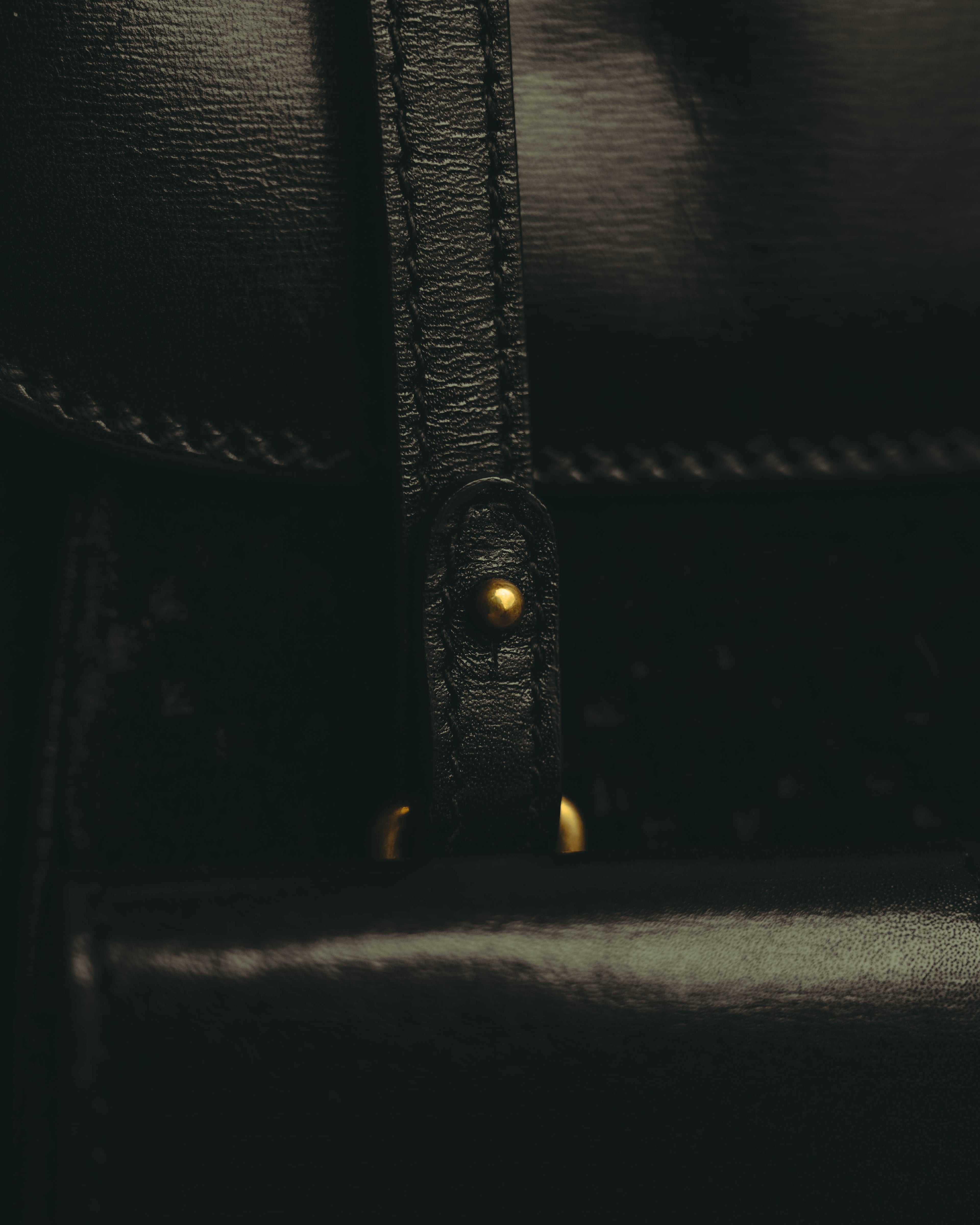 -SPECIAL- “GUCCI” 2012-2016 crossover-era crest studded doctor bag