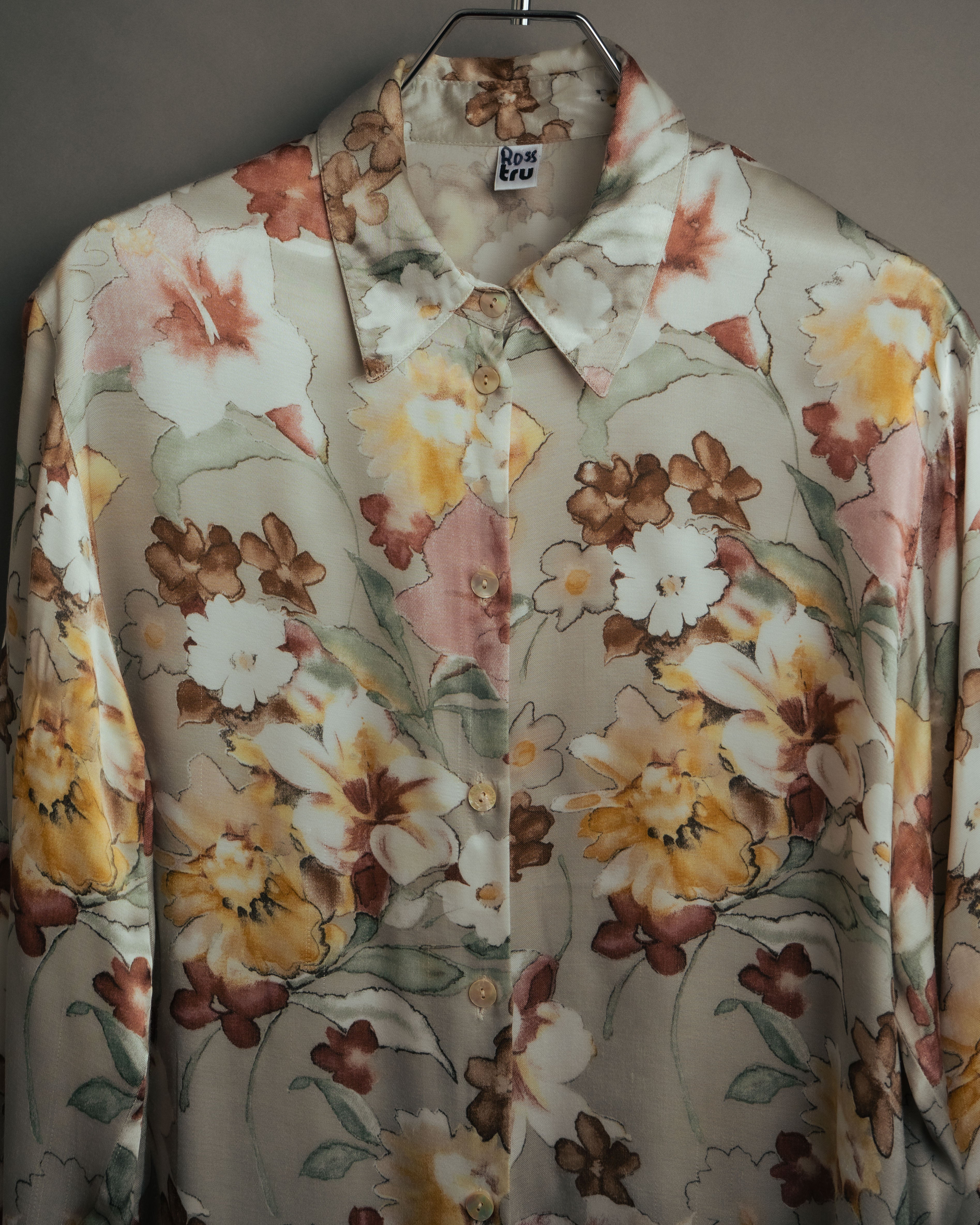 -MOOD Vintage Collections-
90’s-00’s Large floral print drape shirt