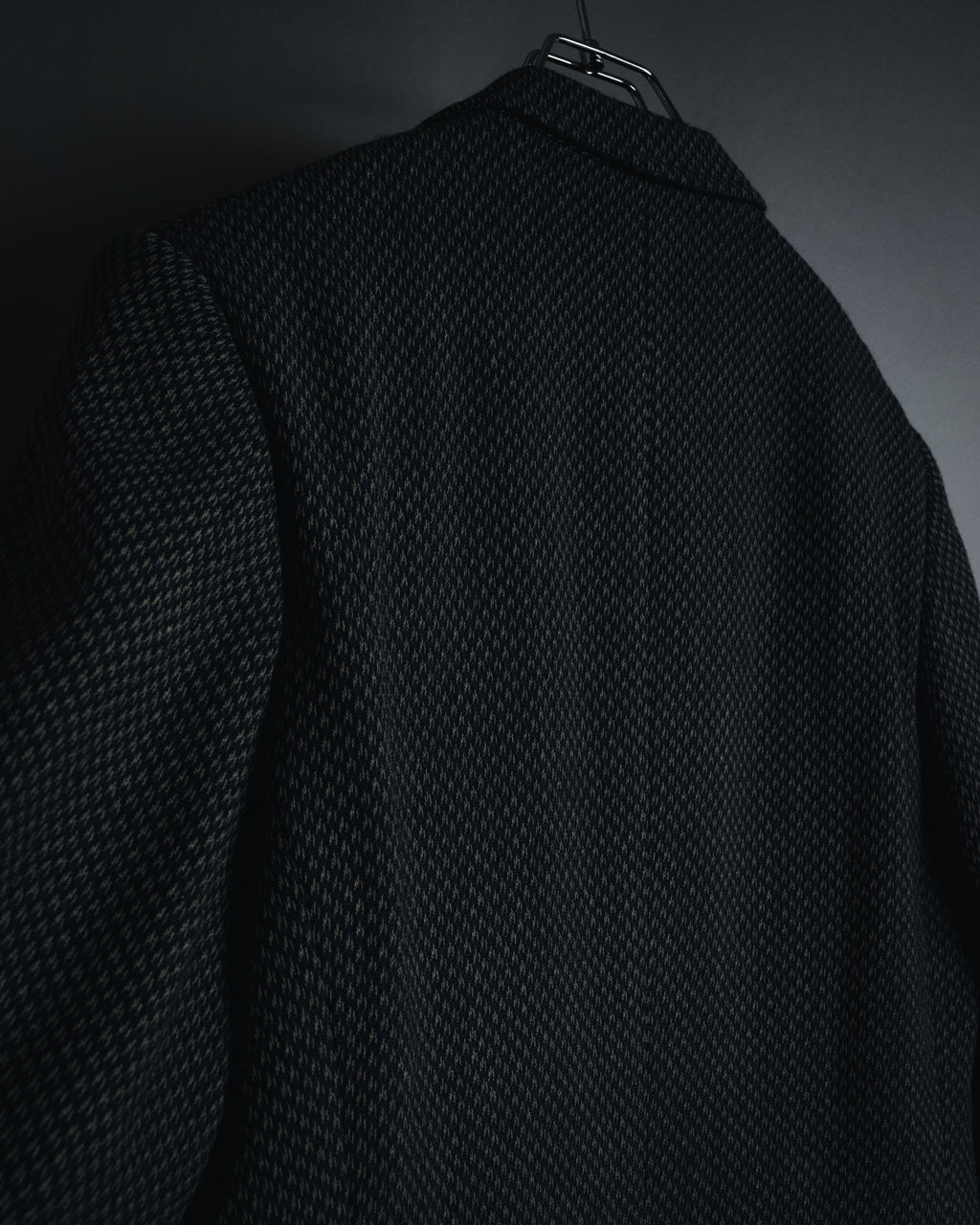 "VALENTINO GARAVANI BOUTIQUE"
Late 80’s - Early 90’s soft-structured birdseye wool tailored jacket