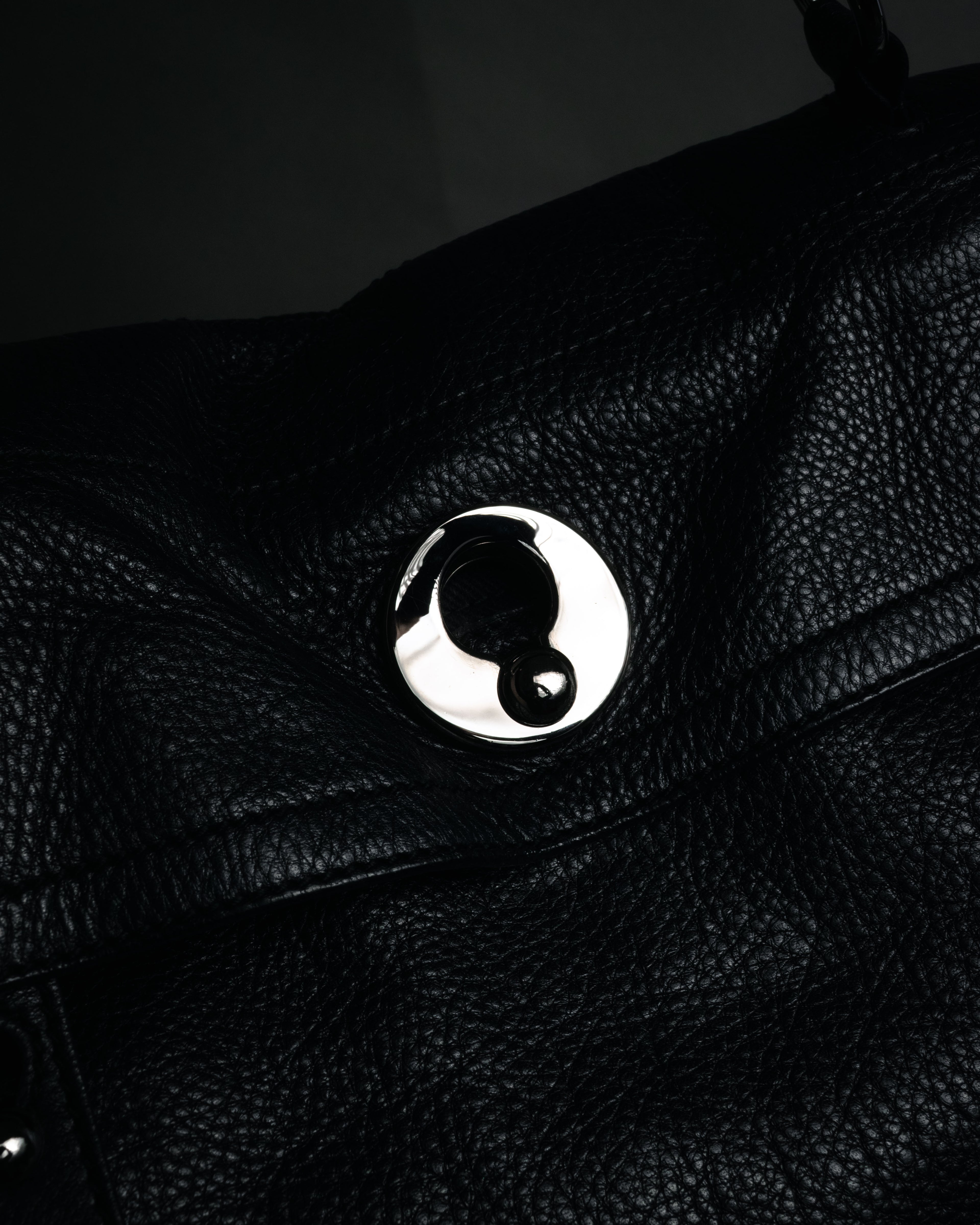 “YVES SAINT LAURENT” Late 2000s Muse Two grained leather flap hand bag