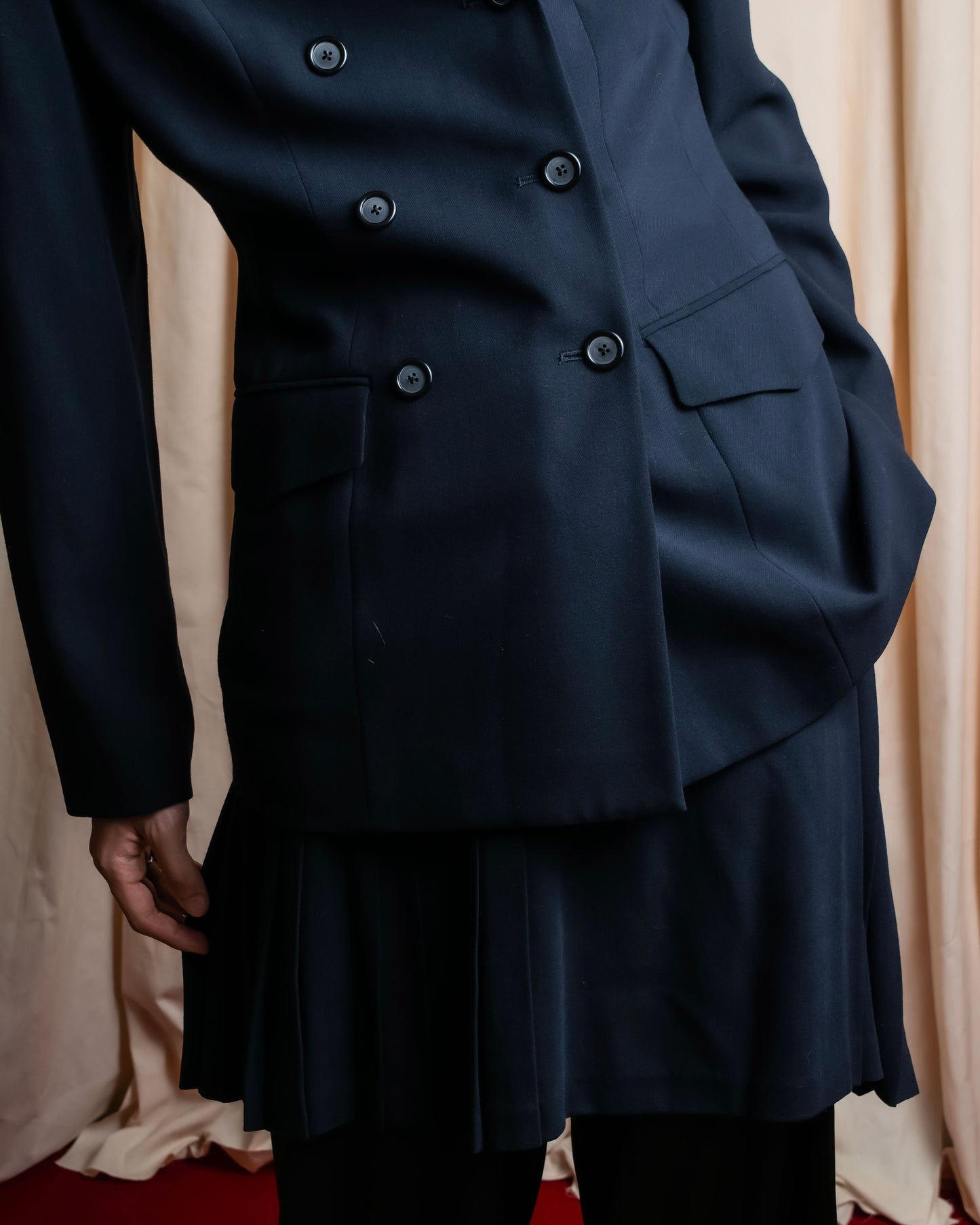 "DKNY" Peak lapel buttoned tailored jacket＆pleated wrap skirt set up