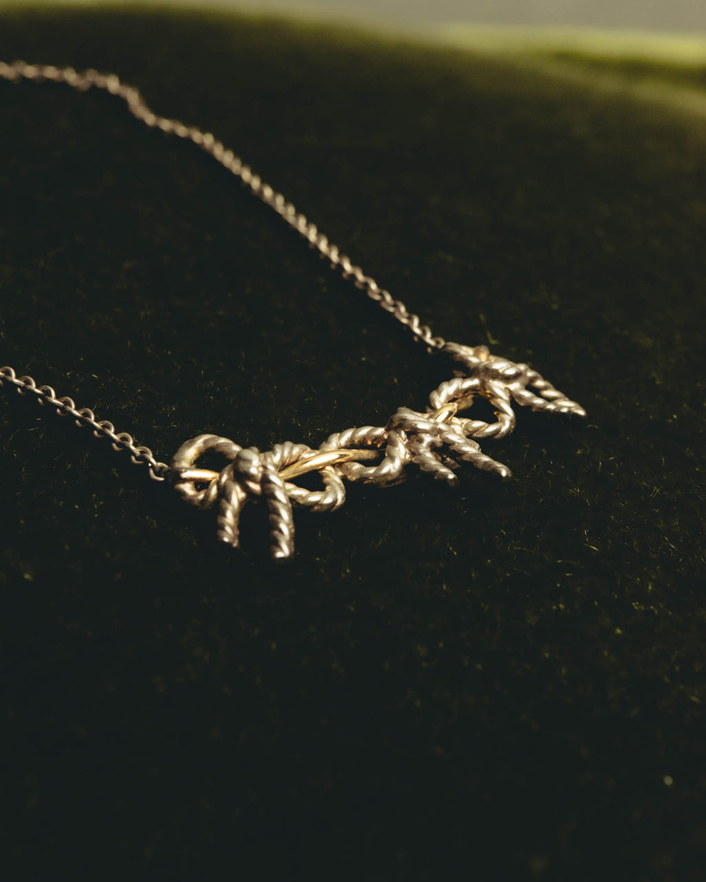 "Tiffany & Co." 80's-90's Sculptural triple bow necklace