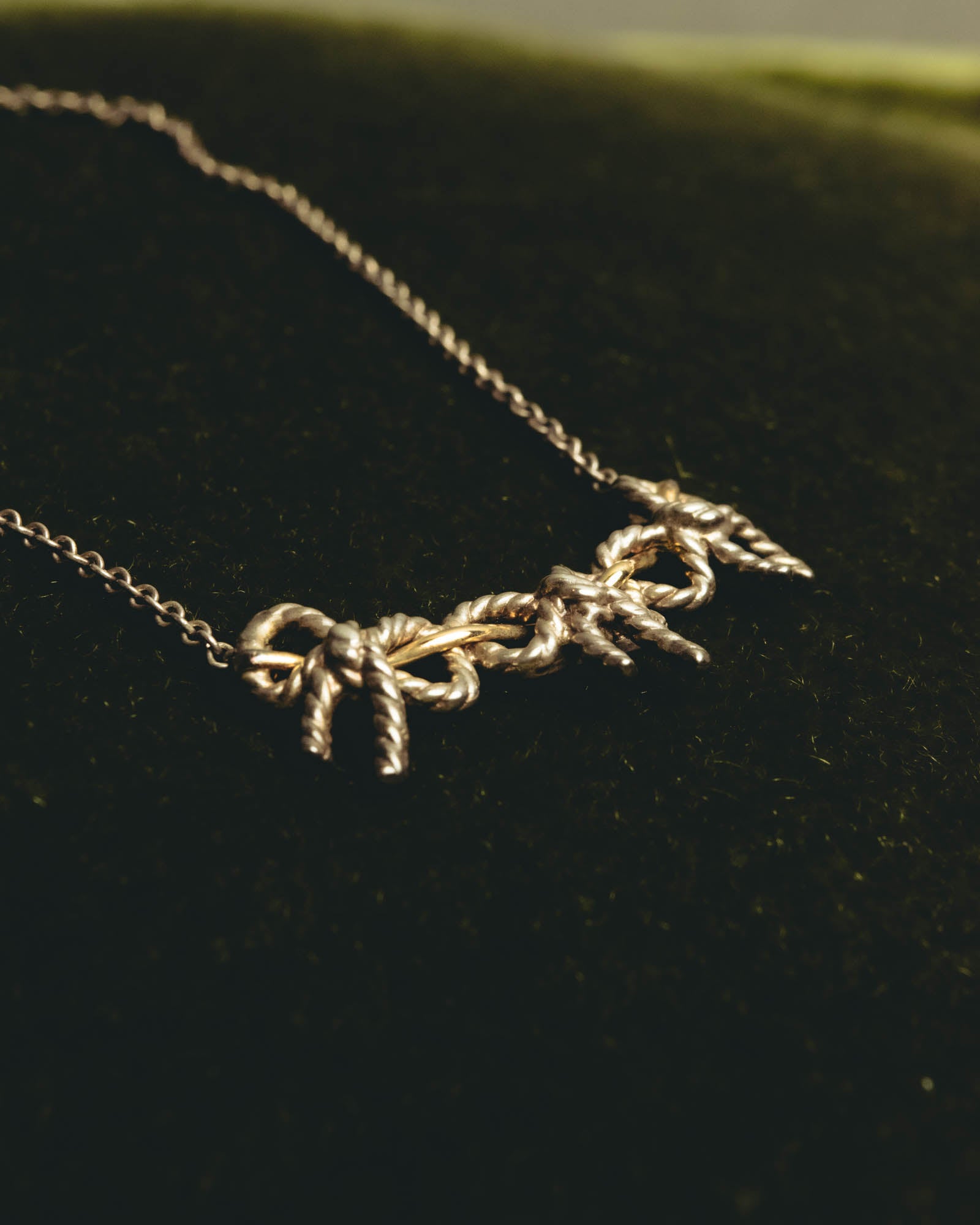 "Tiffany & Co." 80's-90's Sculptural triple bow necklace