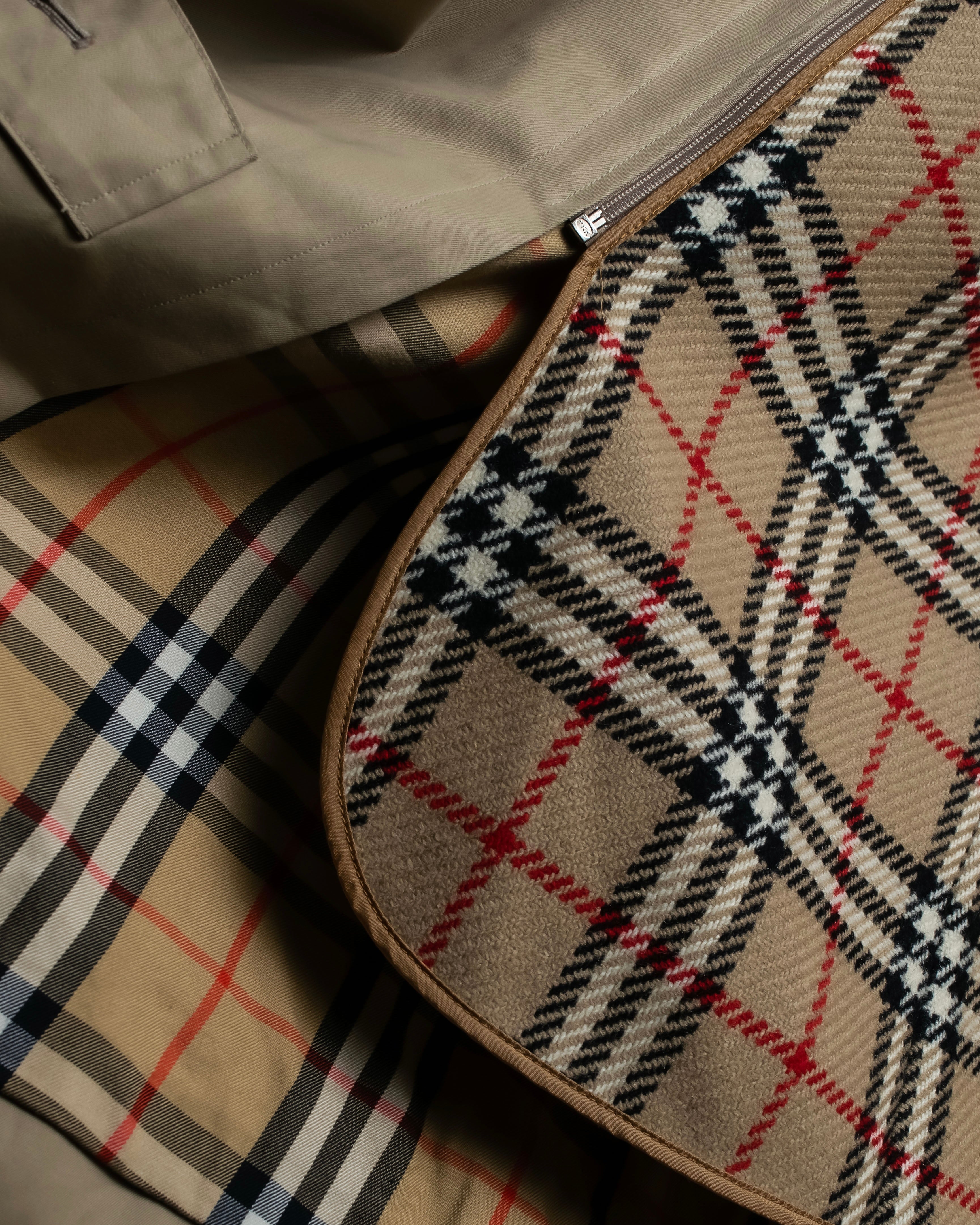 "BURBERRYS" Military detail classic trench coat