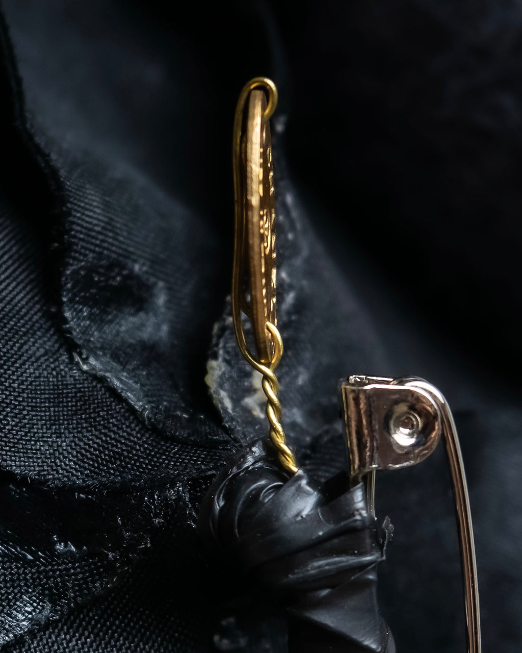 "CHANEL" Black camellia motif brooch