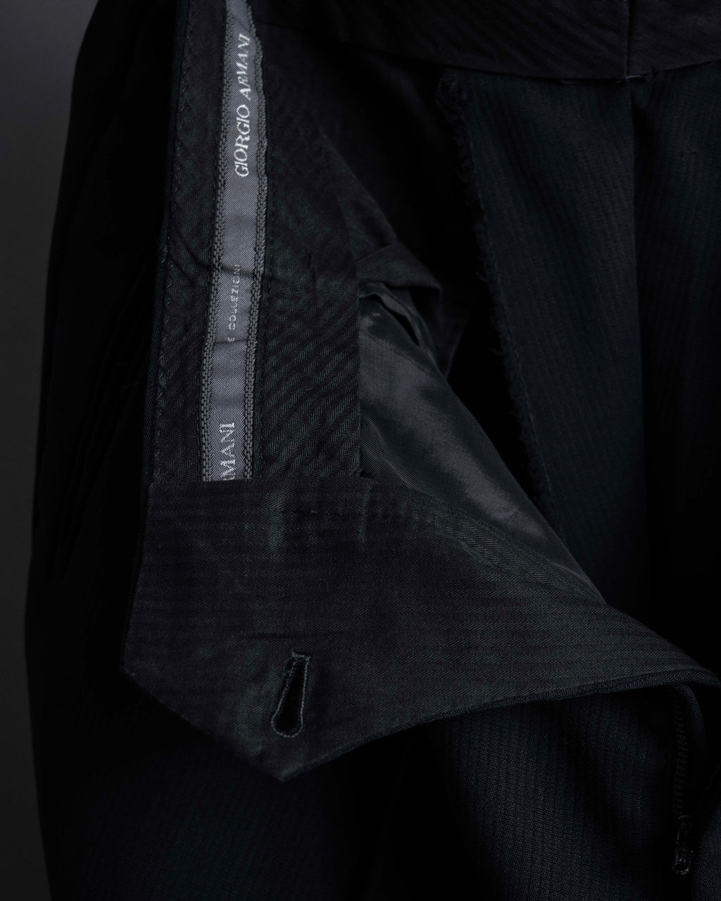 "GIORGIO ARMANI" LE COLLEZIONI line shadow stripe pattern set up