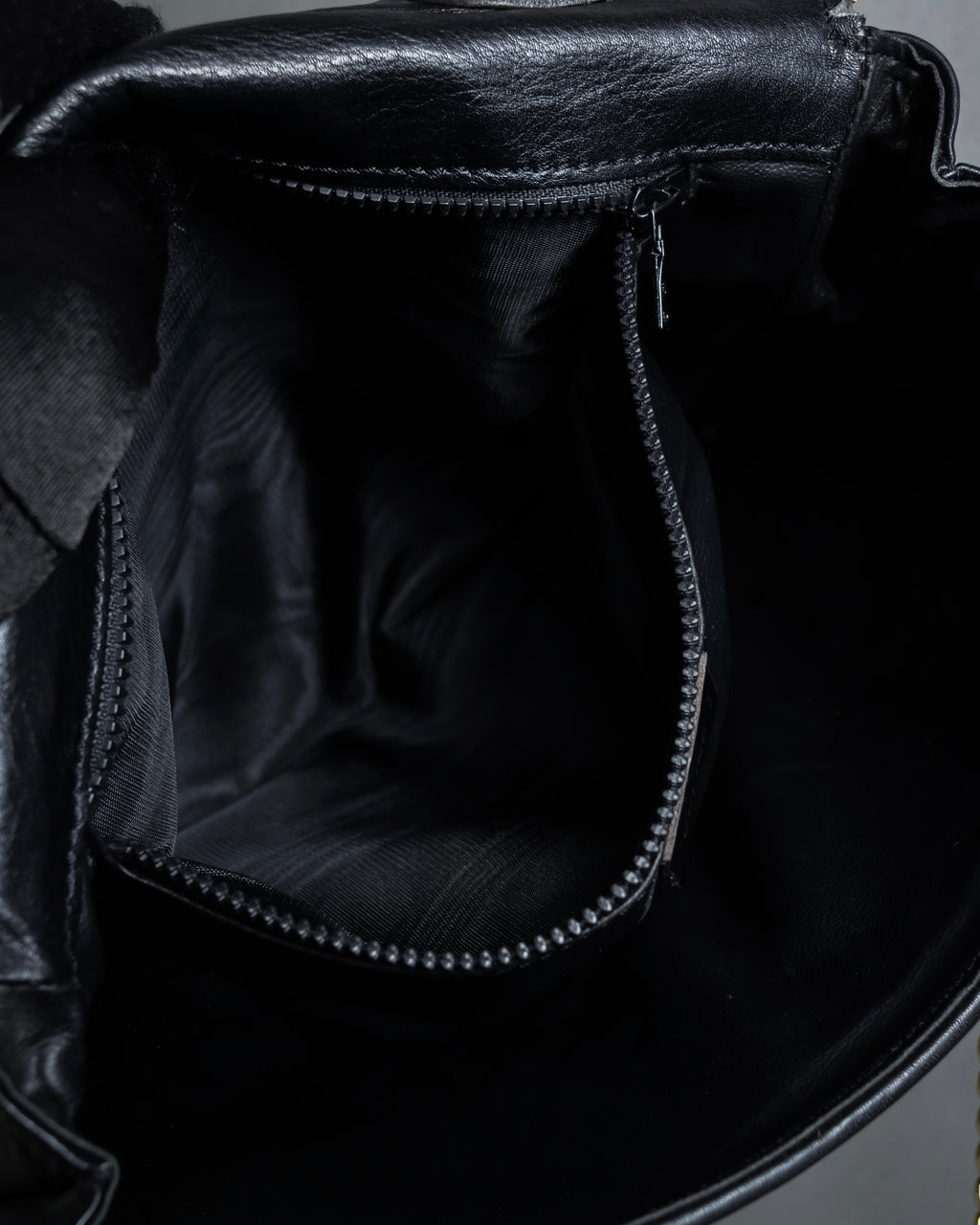 "CELINE" 80's-90's Crest metal fittings design quilted leather bag