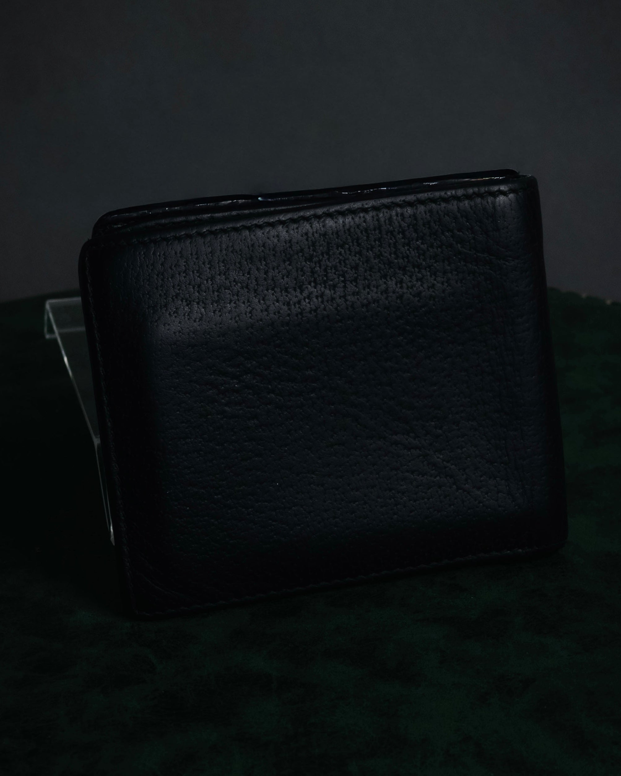GUCCI (グッチ) - ビーモチーフ 二つ折り財布 - ブラック - グレイン