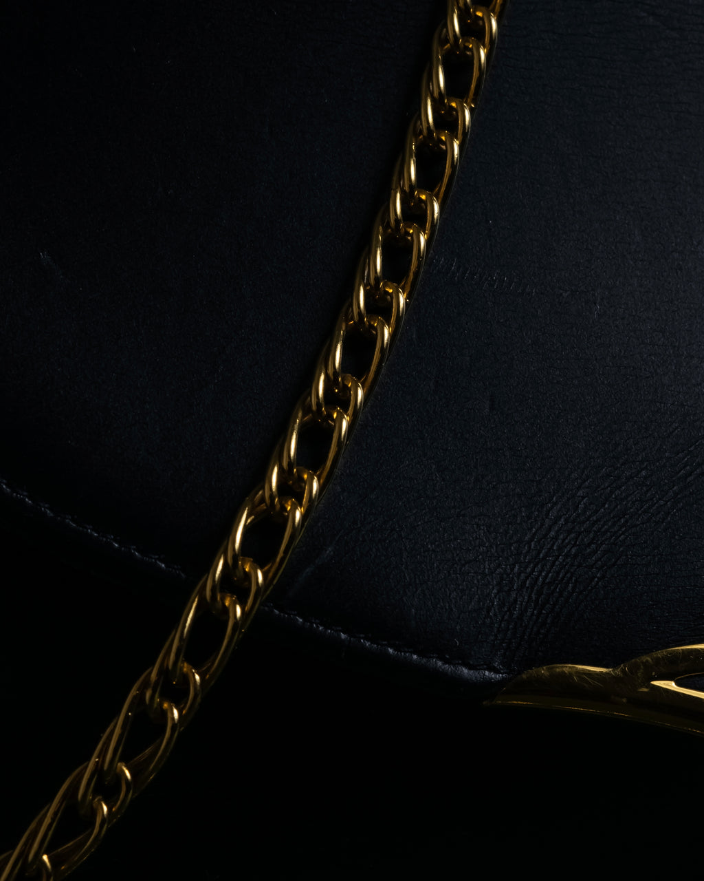 "Cartier" 80’s-90’s sculptural clasp chain shoulder bag