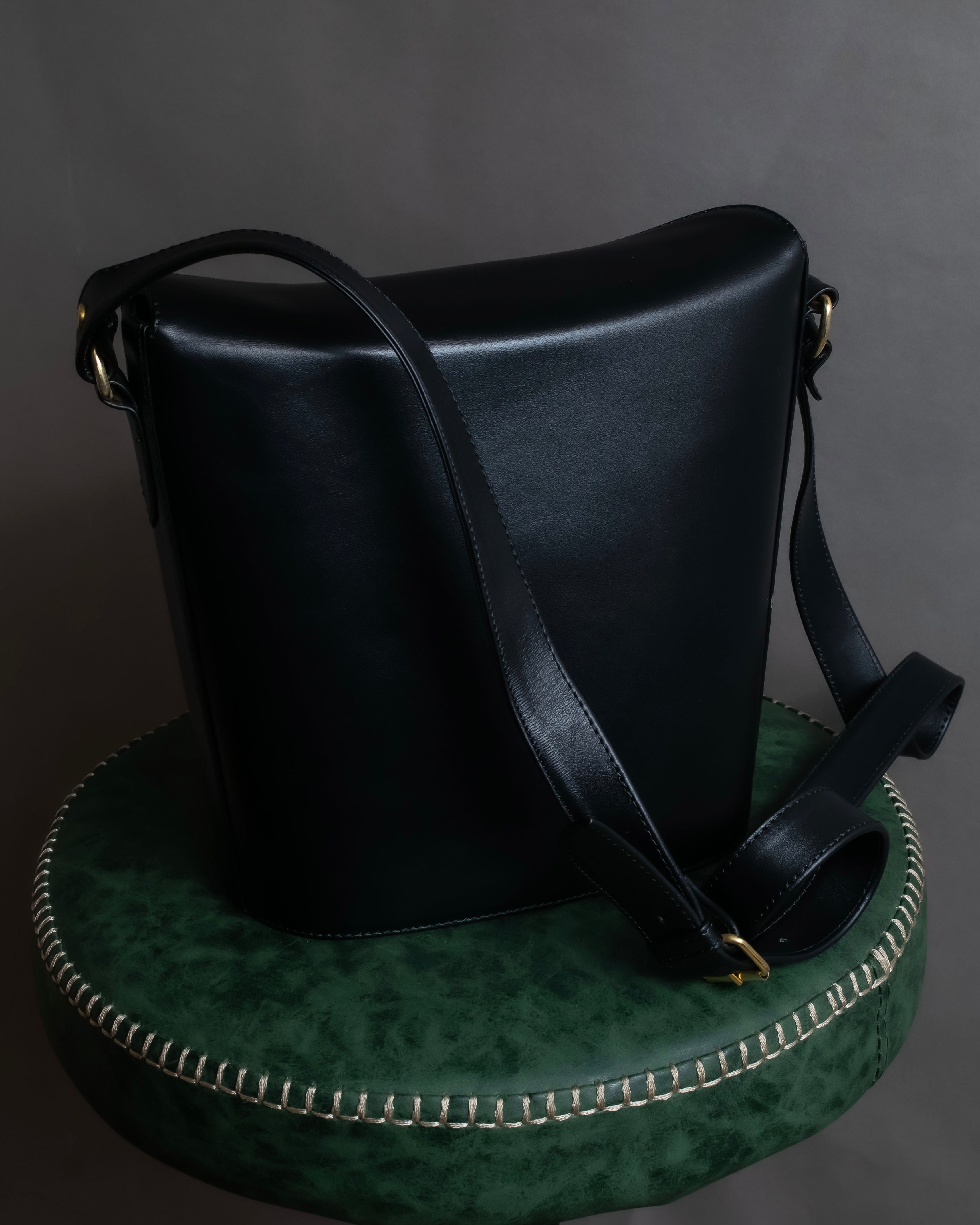 "GIANI MARCO VENTURI" Shape trapezoid leather shoulder bag