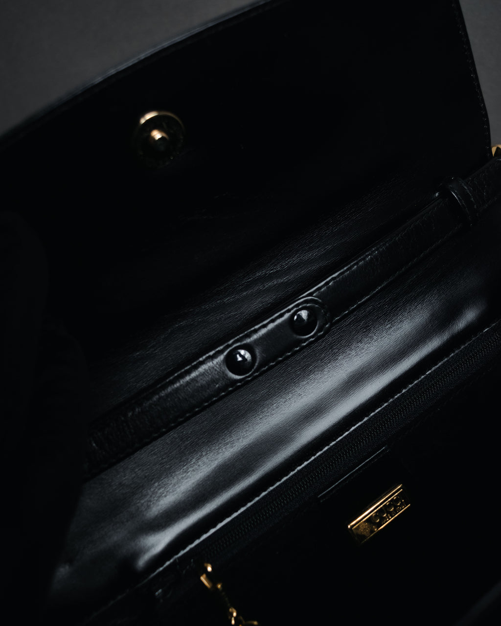 "GUCCI" 80’s-90’s crest-plaque leather shoulder bag