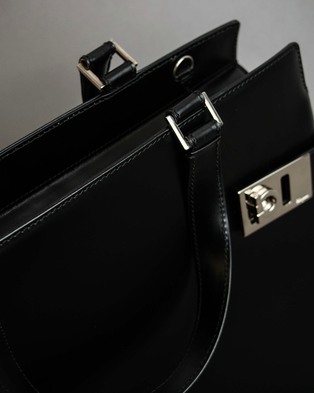 "Salvatore Ferragamo" Gancini motif both sides design leather hand bag