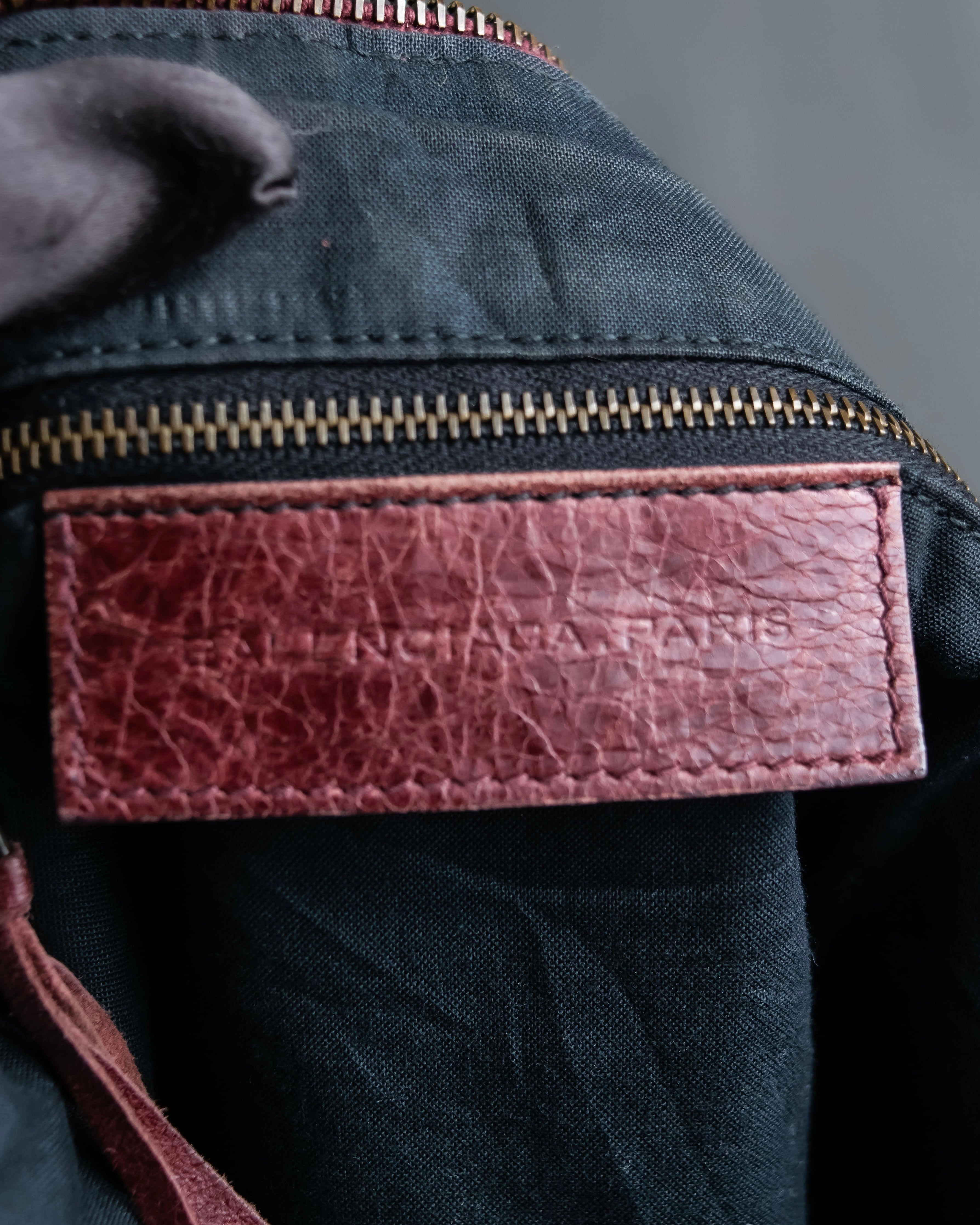 “BALENCIAGA” The Day leather one shoulder bag (burgundy)